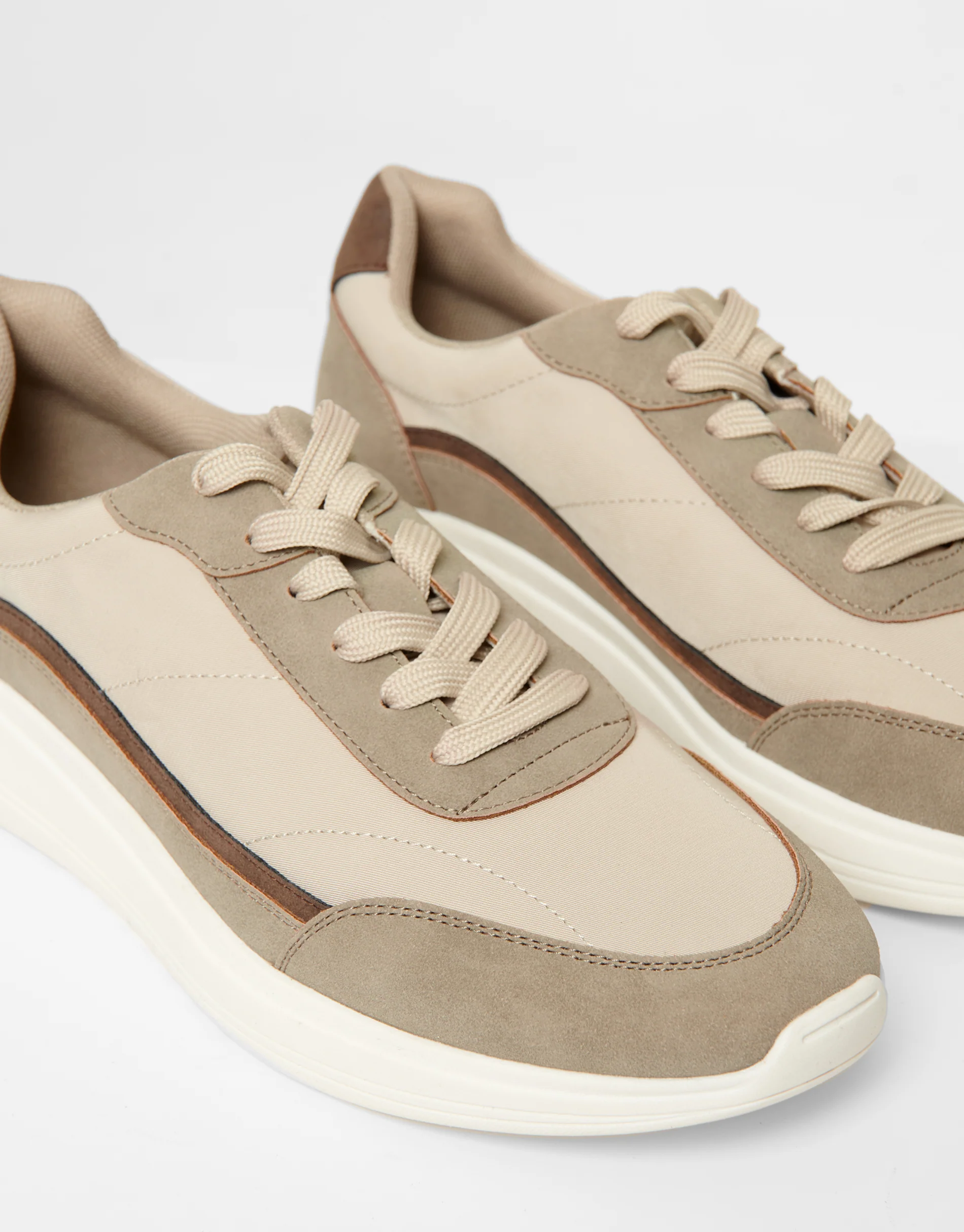 Retro Panelled Court Trainers in Beige - Image 3