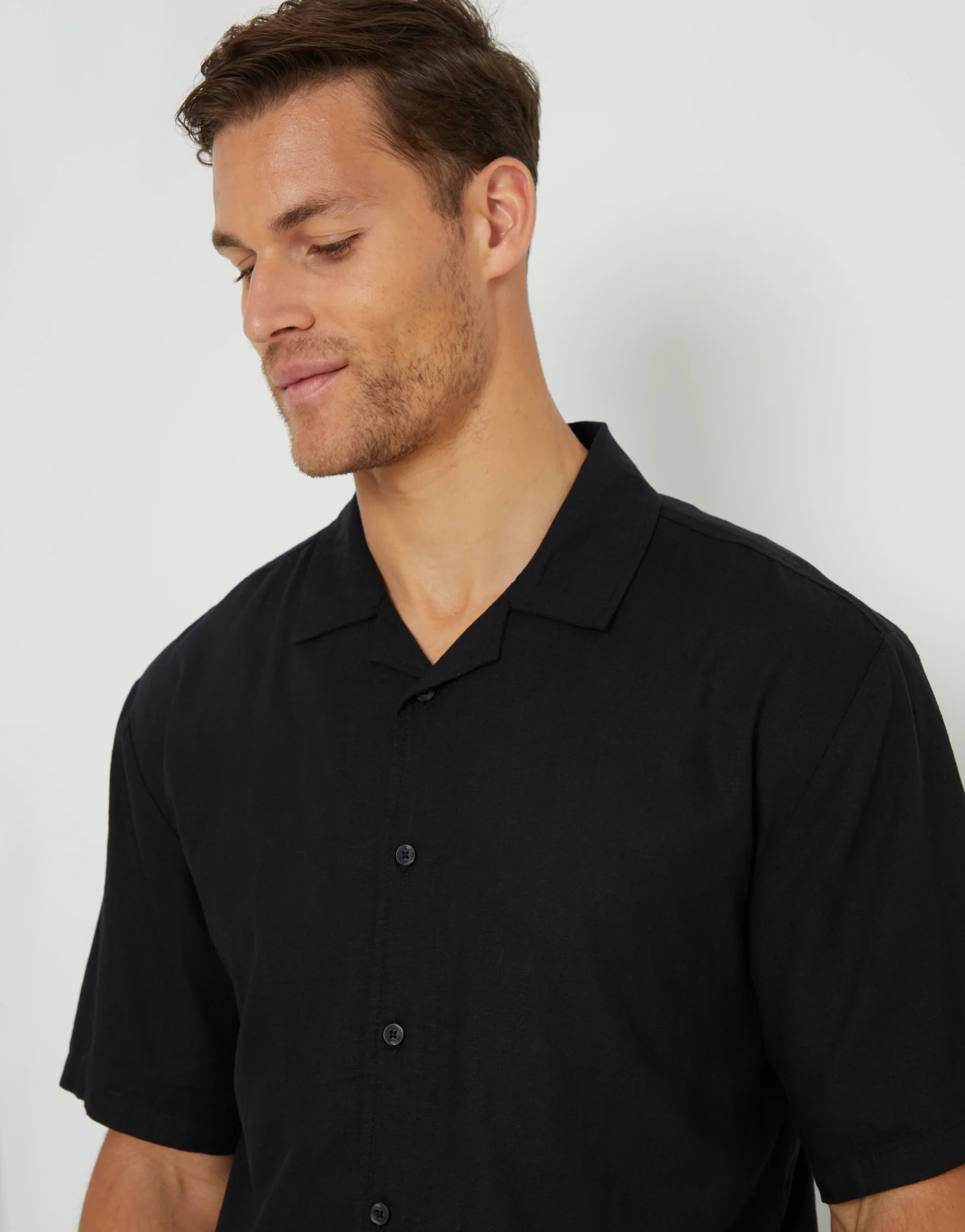 Relaxed Fit Linen Blend Revere Collar Short Sleeve Shirt in Black - Image 4
