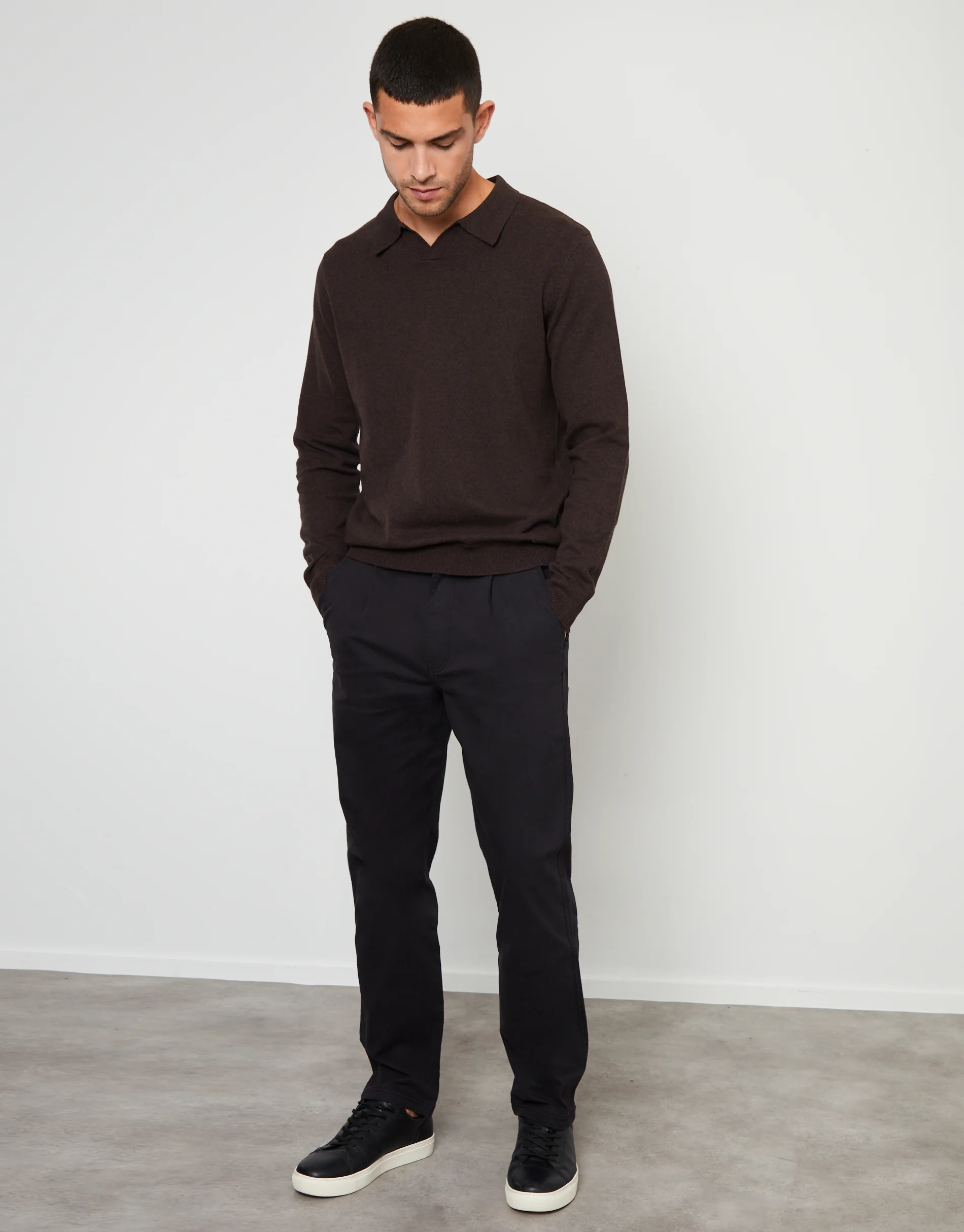 Straight Leg Pleated Chino Trousers in Black