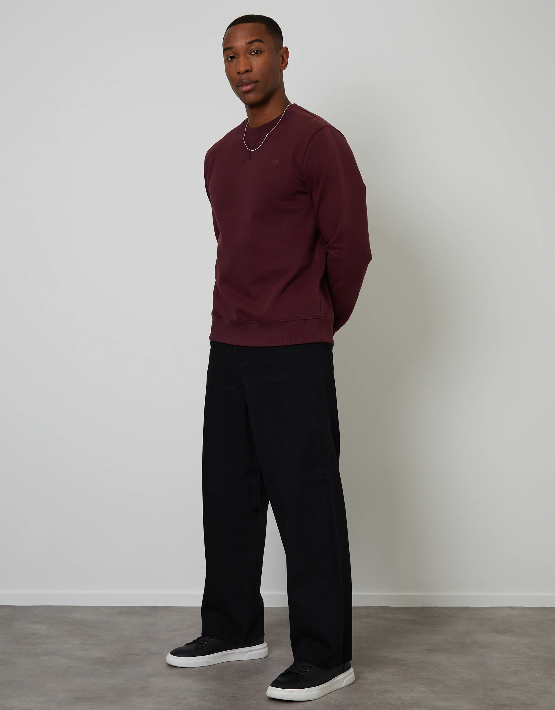 Crew Neck Sweatshirt in Burgundy - Image 3