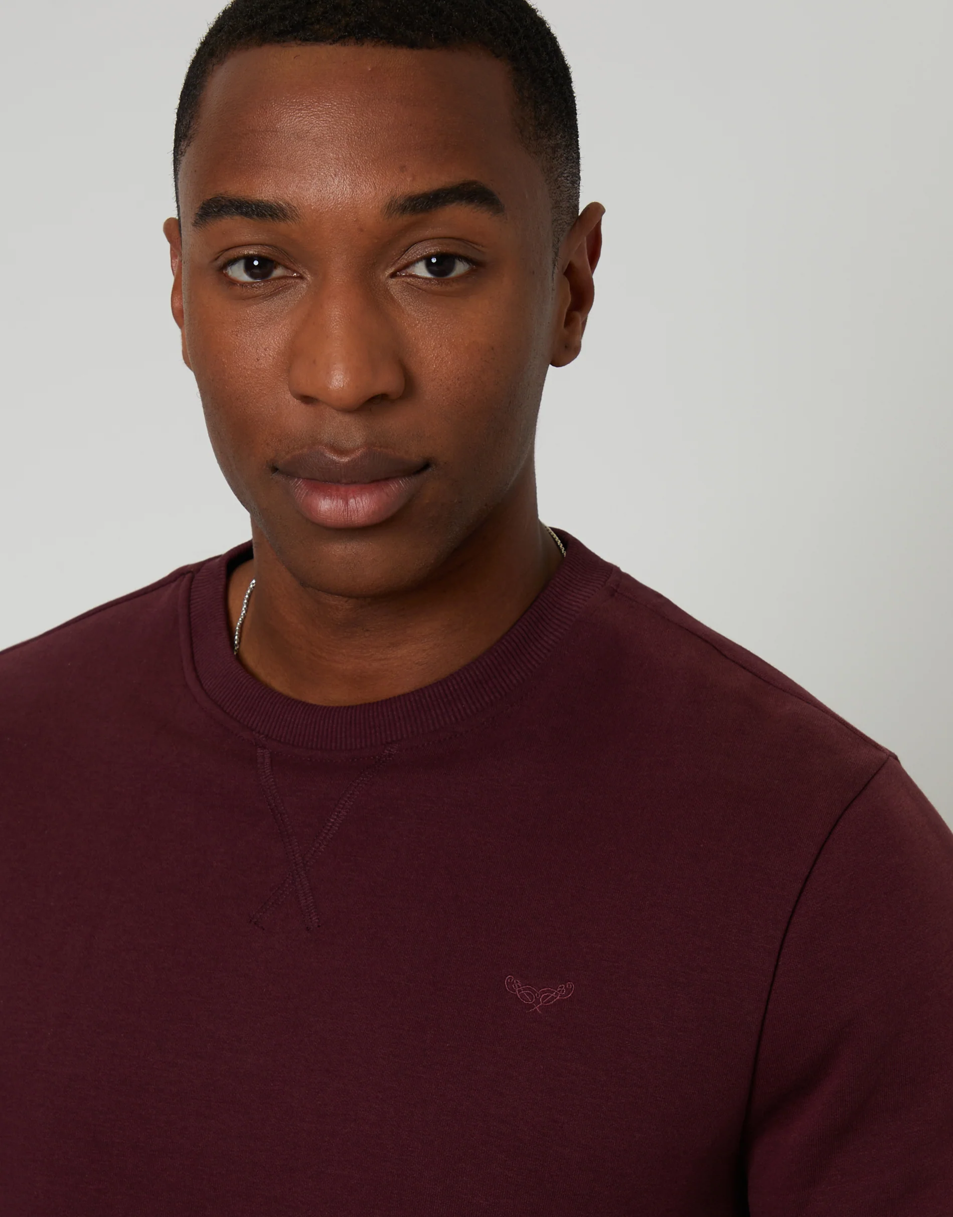 Crew Neck Sweatshirt in Burgundy - Image 4