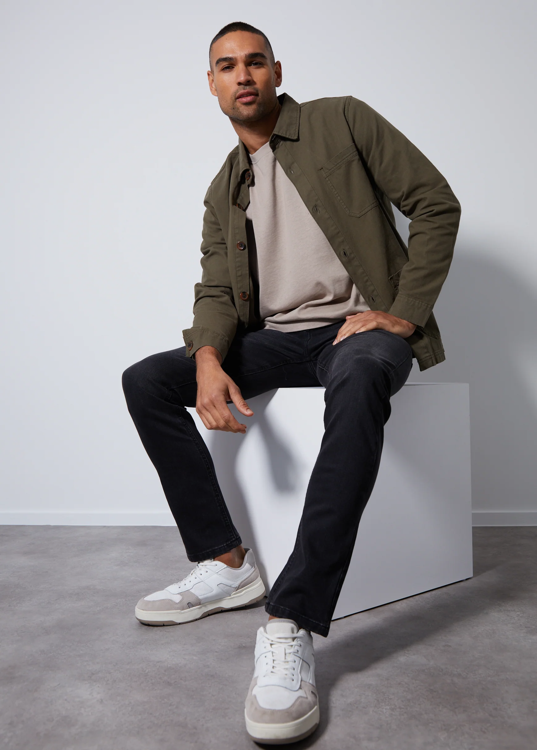 Slim Fit Jeans in Grey - Image 4