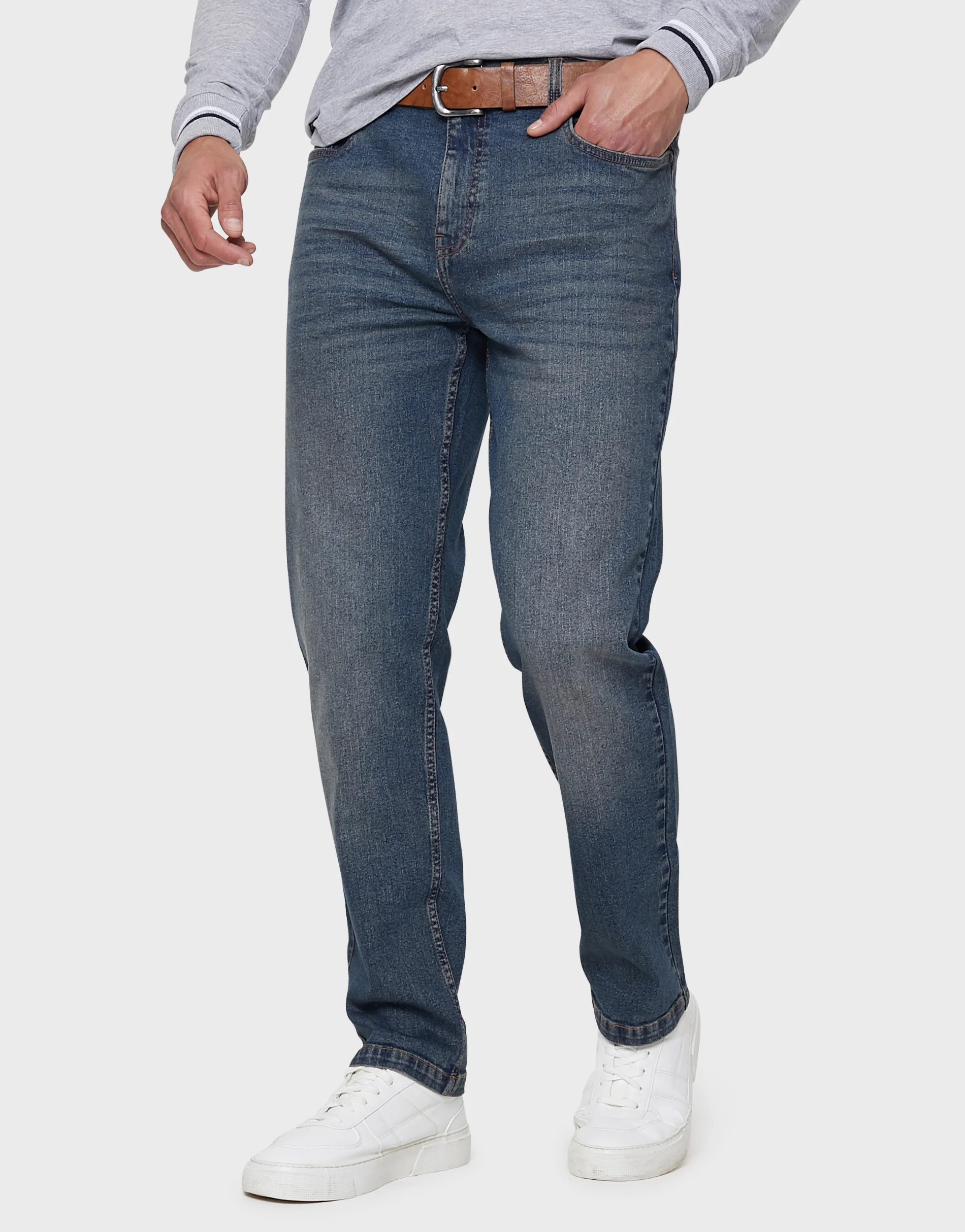 Straight Leg Belted Jeans in Dirty Wash
