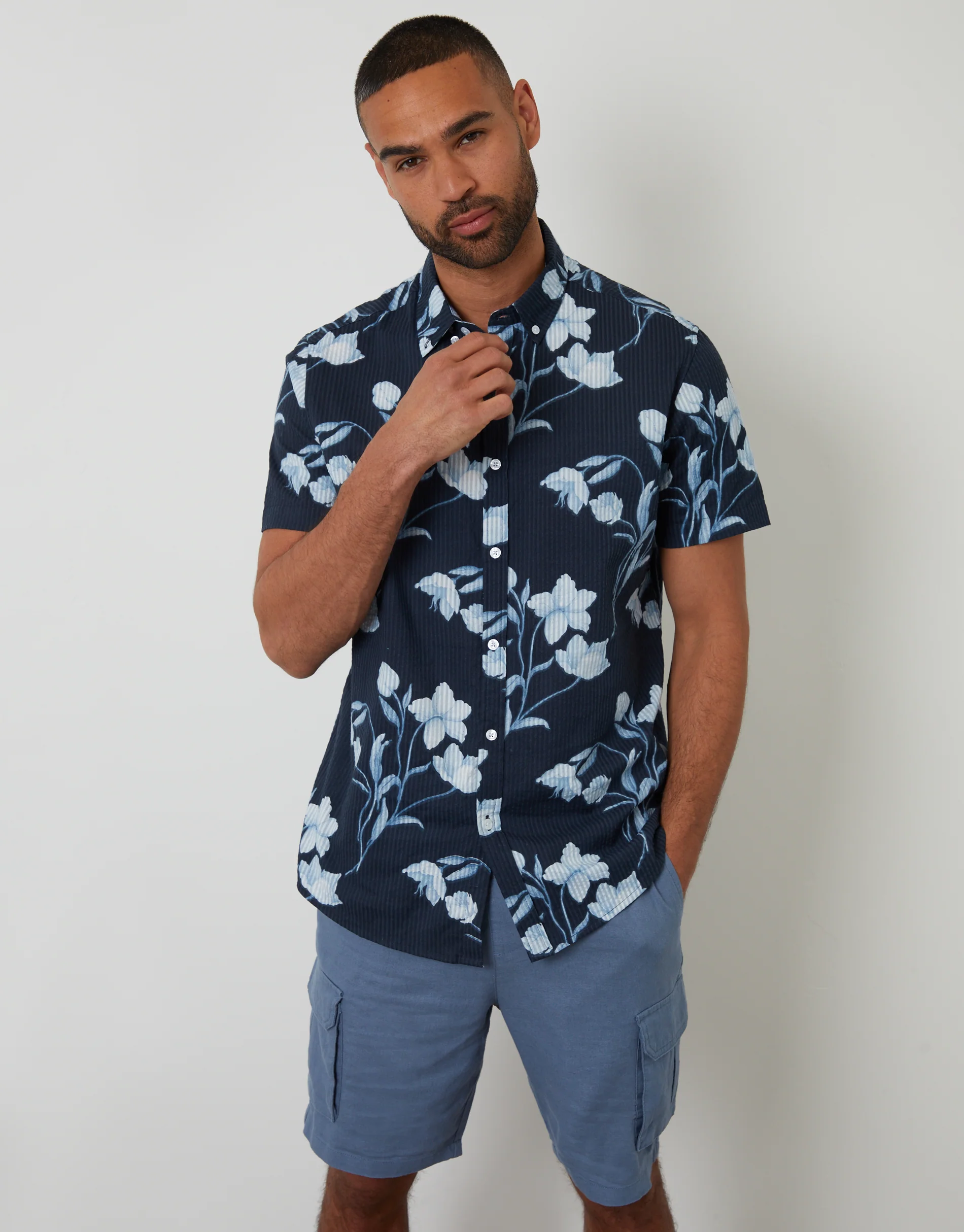 Floral Print Button Down Collar Short Sleeve Shirt in Navy