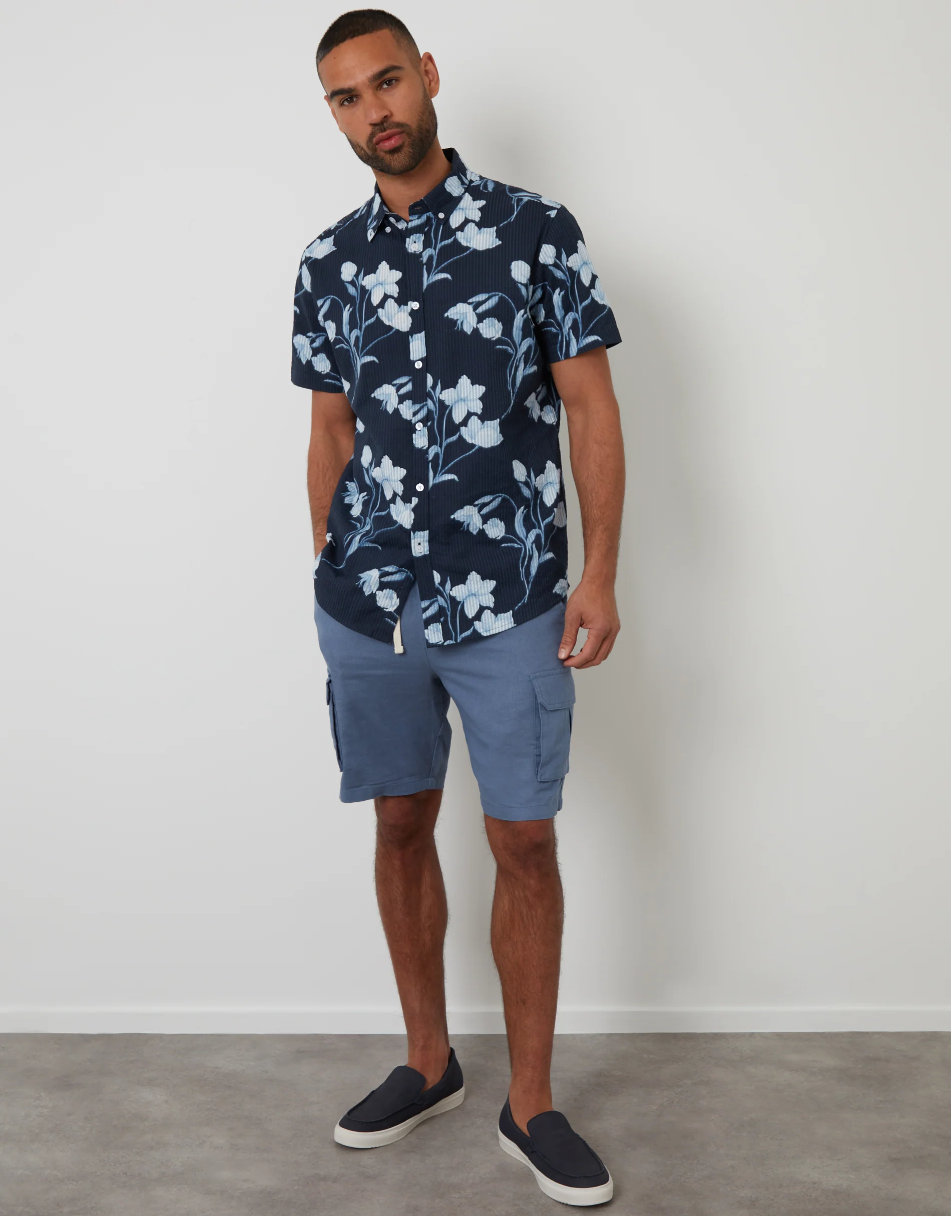 Floral Print Button Down Collar Short Sleeve Shirt in Navy - Image 3
