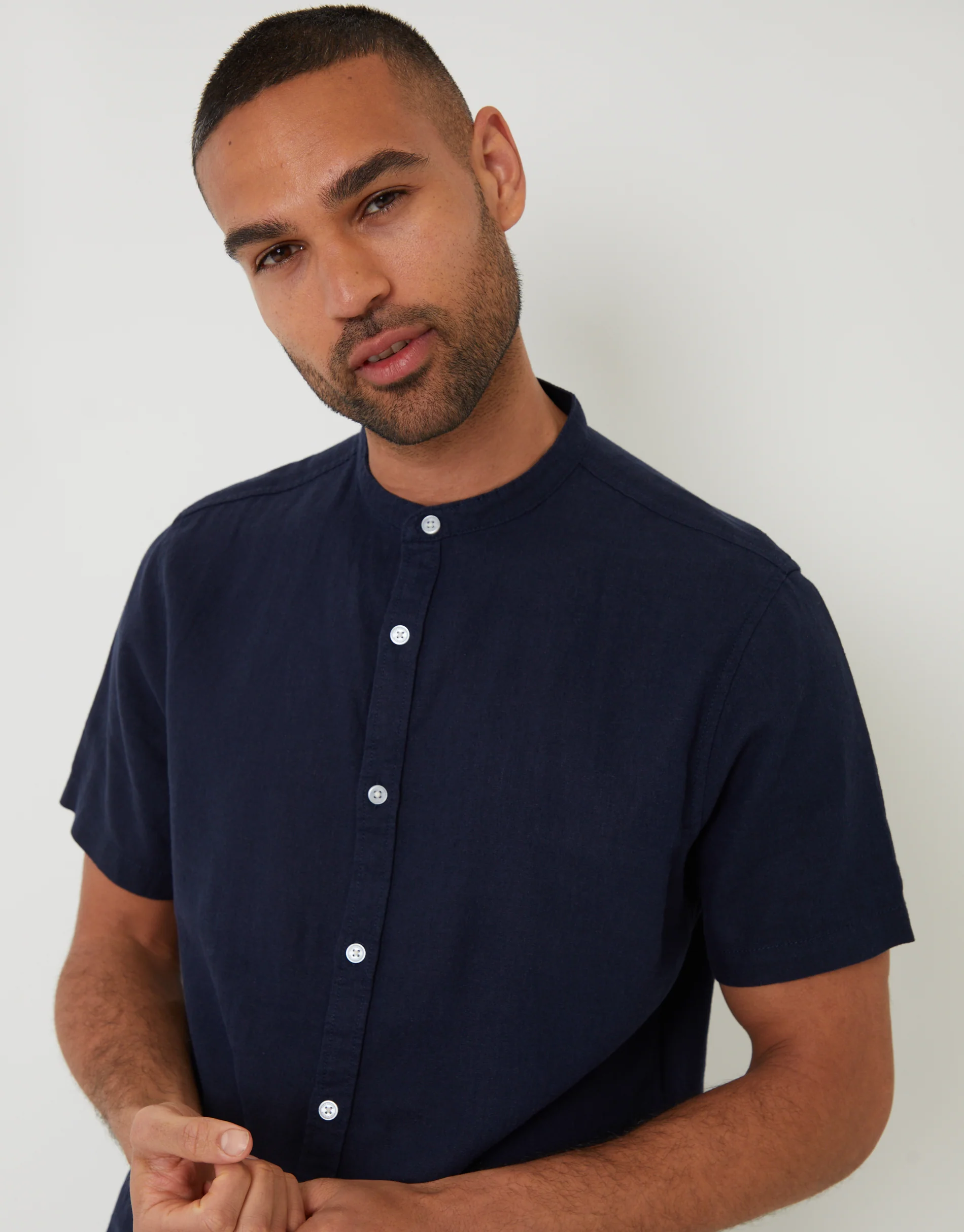 Grandad Collar Linen Blend Short Sleeve Shirt in Navy - Image 4