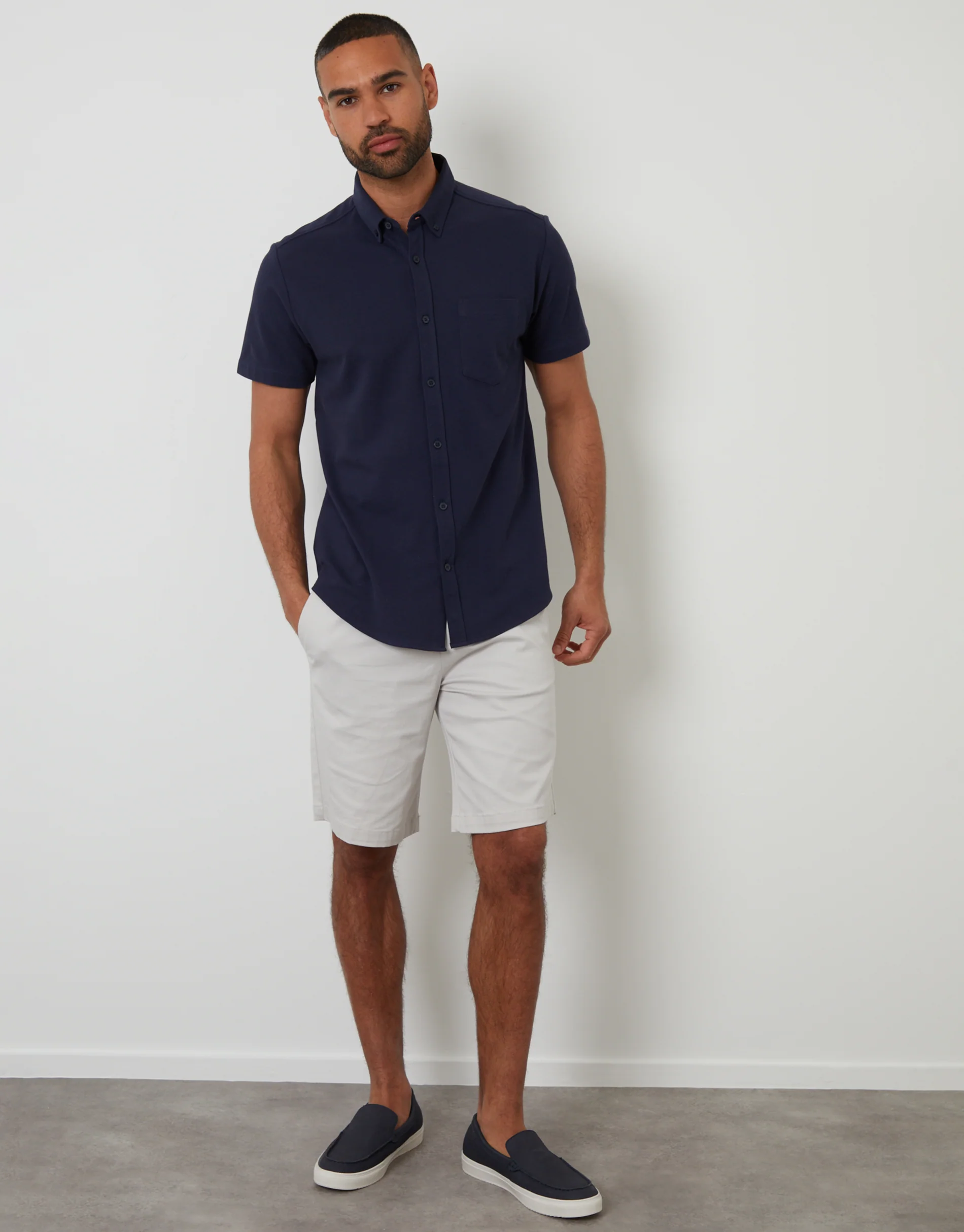 Pique Short Sleeve Shirt in Navy - Image 3
