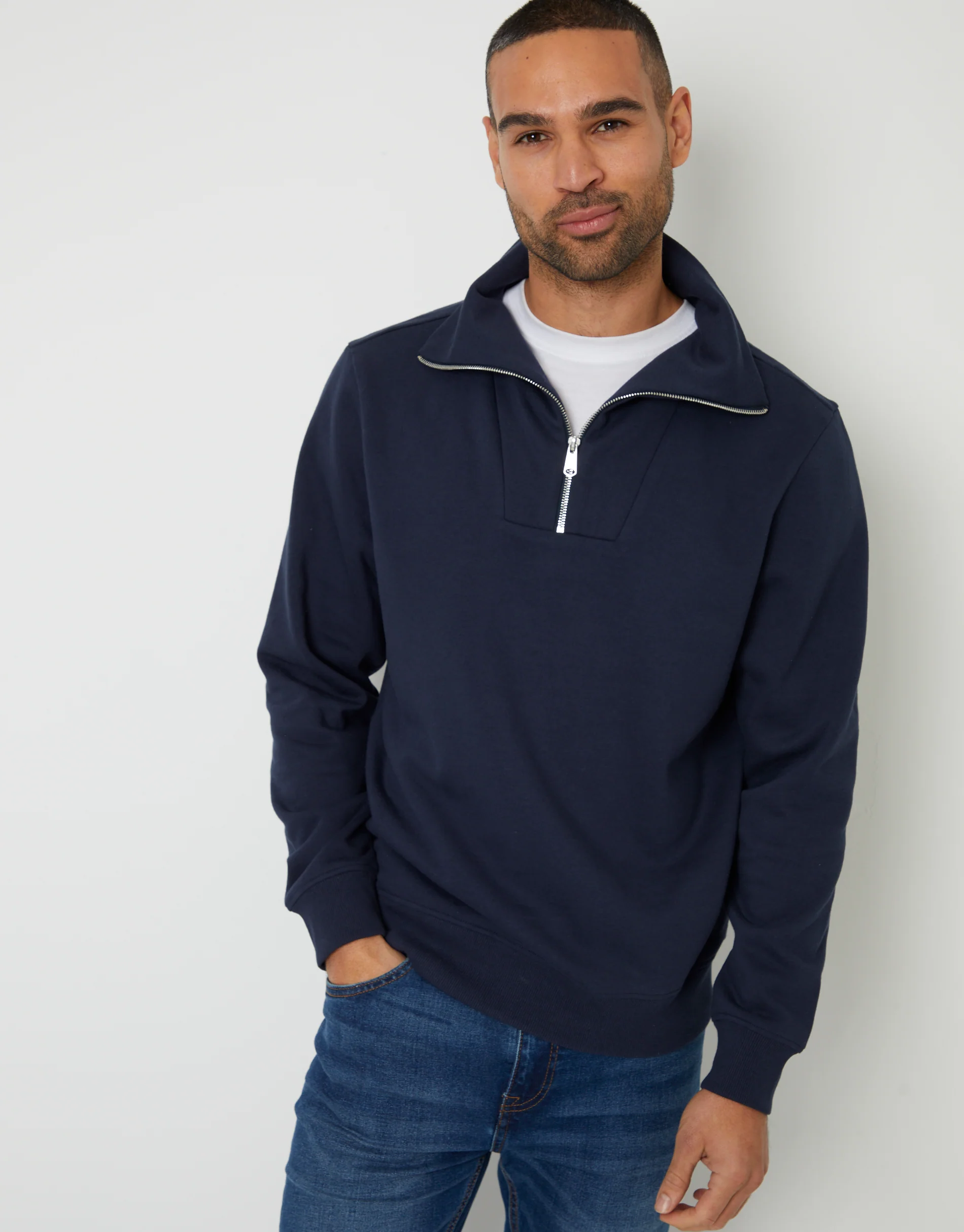 Quarter Zip Funnel Neck Sweatshirt in Navy