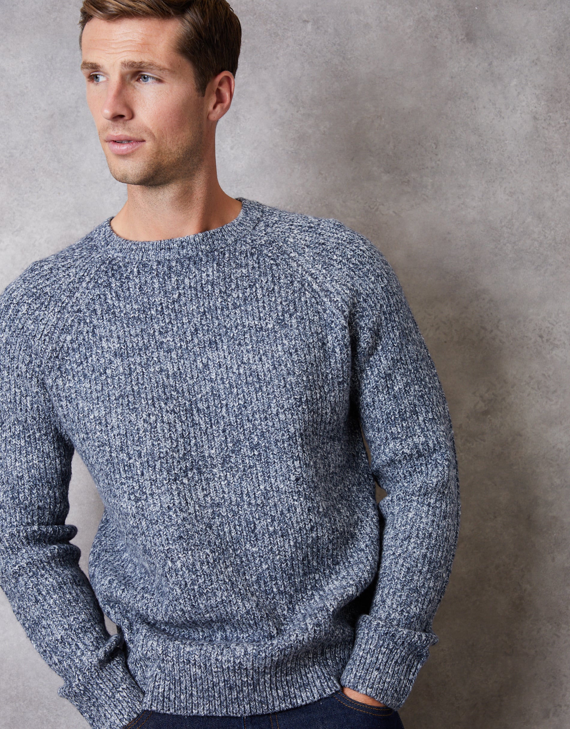 Raglan Sleeve Crew Neck Jumper in Navy