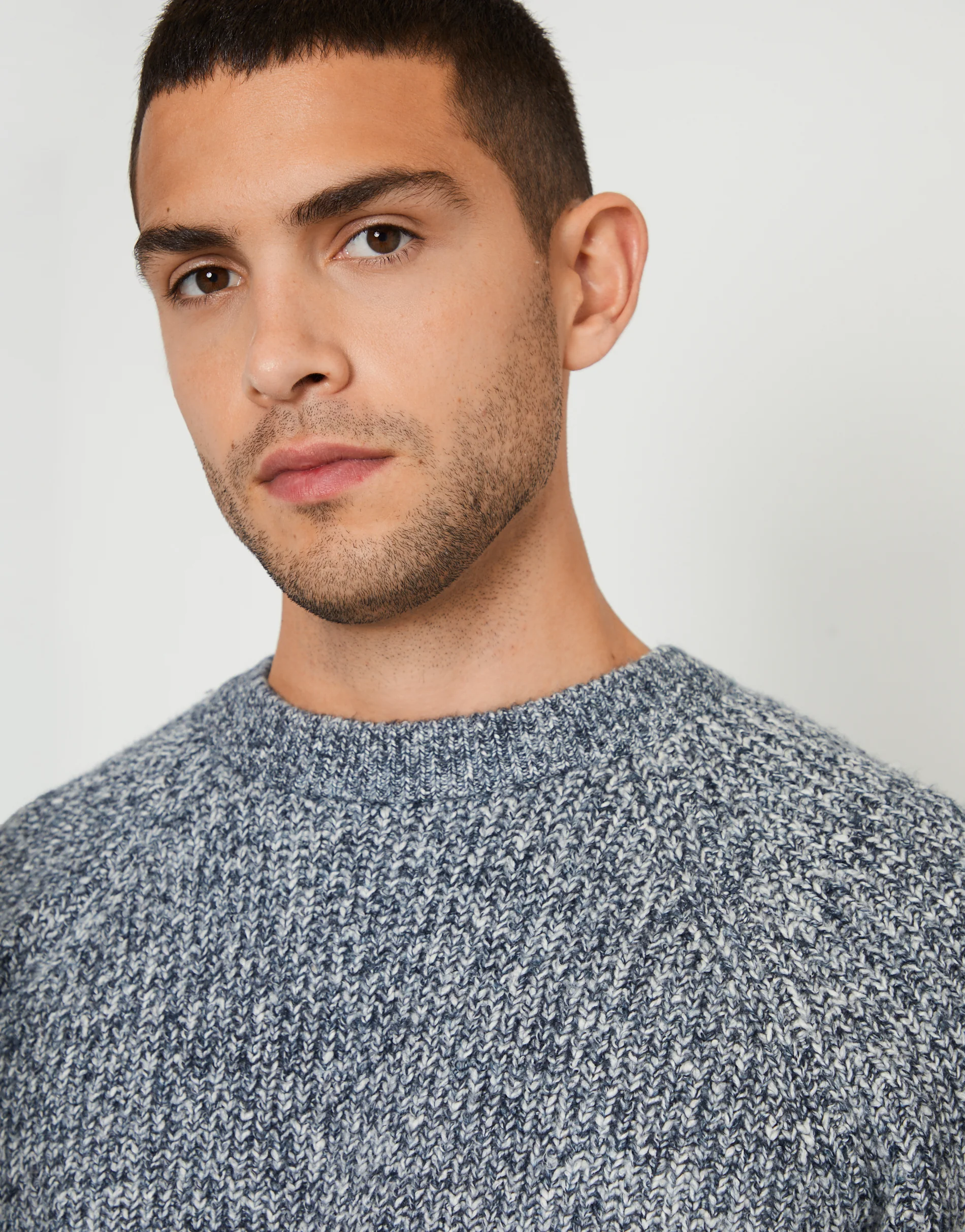 Raglan Sleeve Crew Neck Jumper in Navy - Image 5