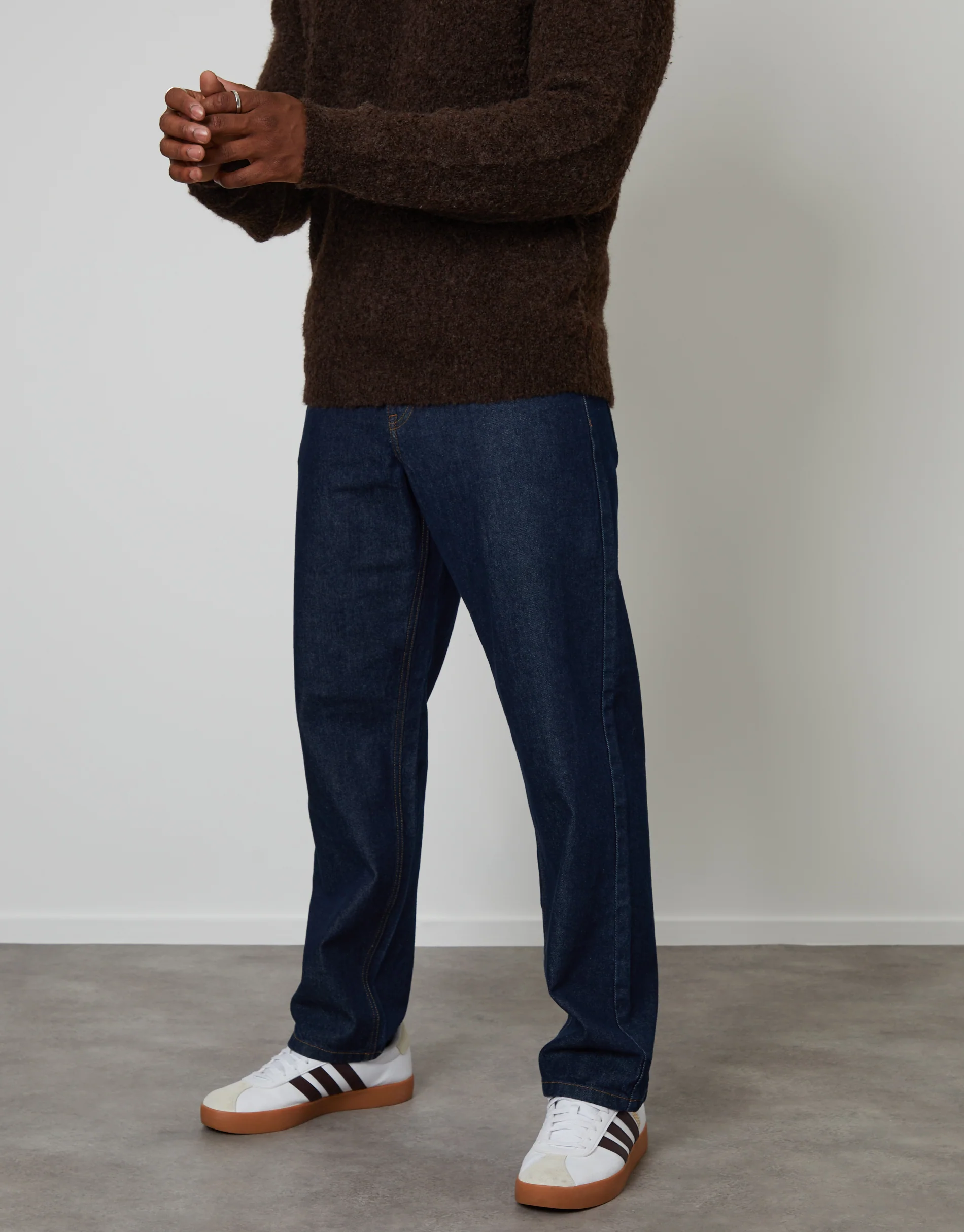 Straight Leg Jeans in Rinse Wash - Image 2