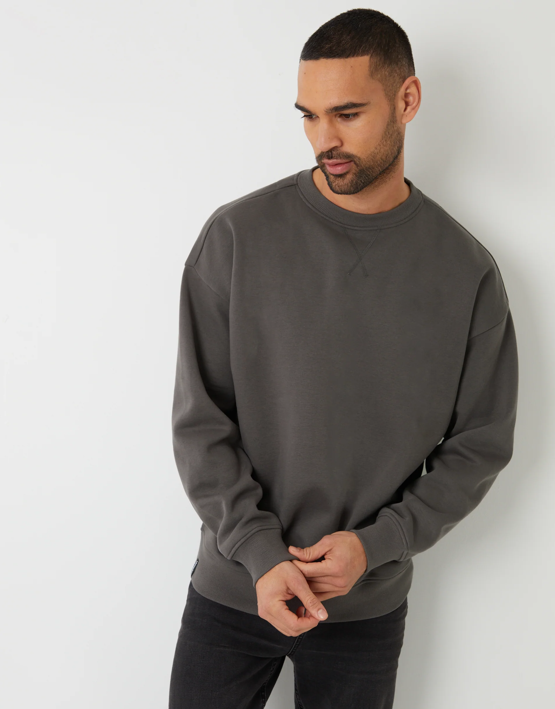 Relaxed Fit Crew Neck Sweatshirt in Slate Grey