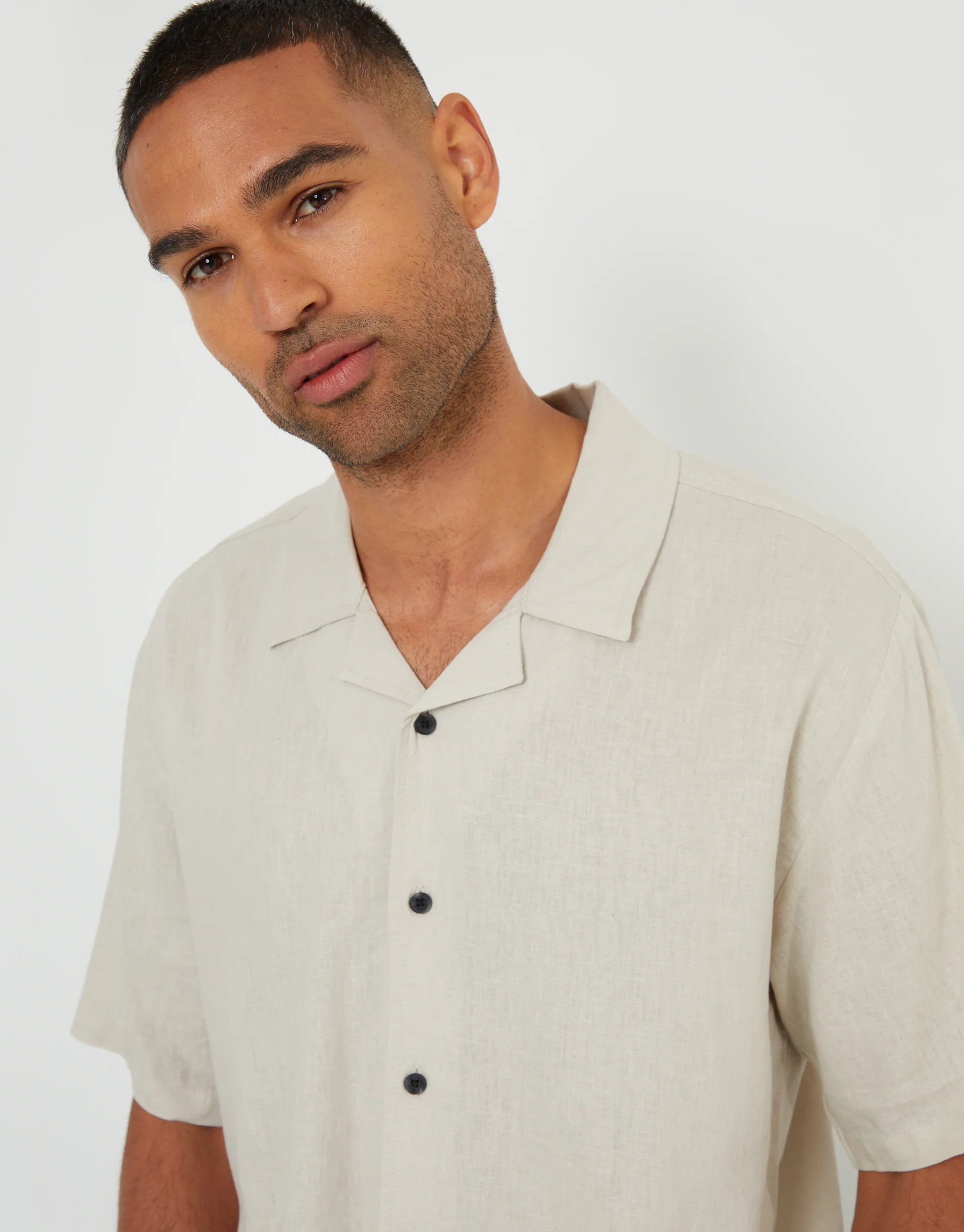 Relaxed Fit Linen Blend Revere Collar Short Sleeve Shirt in Stone - Image 4