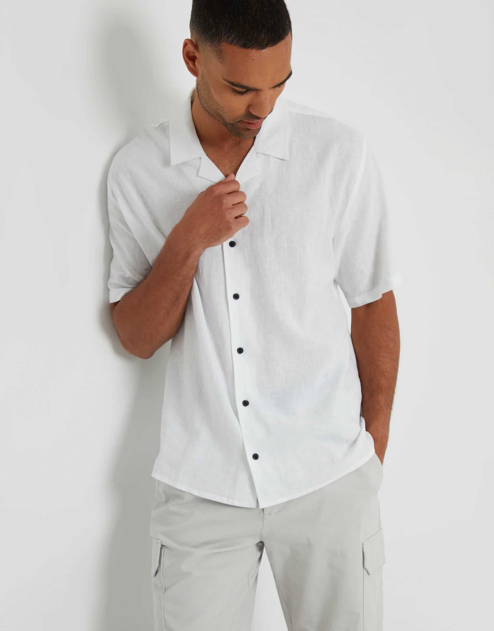 Relaxed Fit Linen Blend Revere Collar Short Sleeve Shirt in White - Image 5