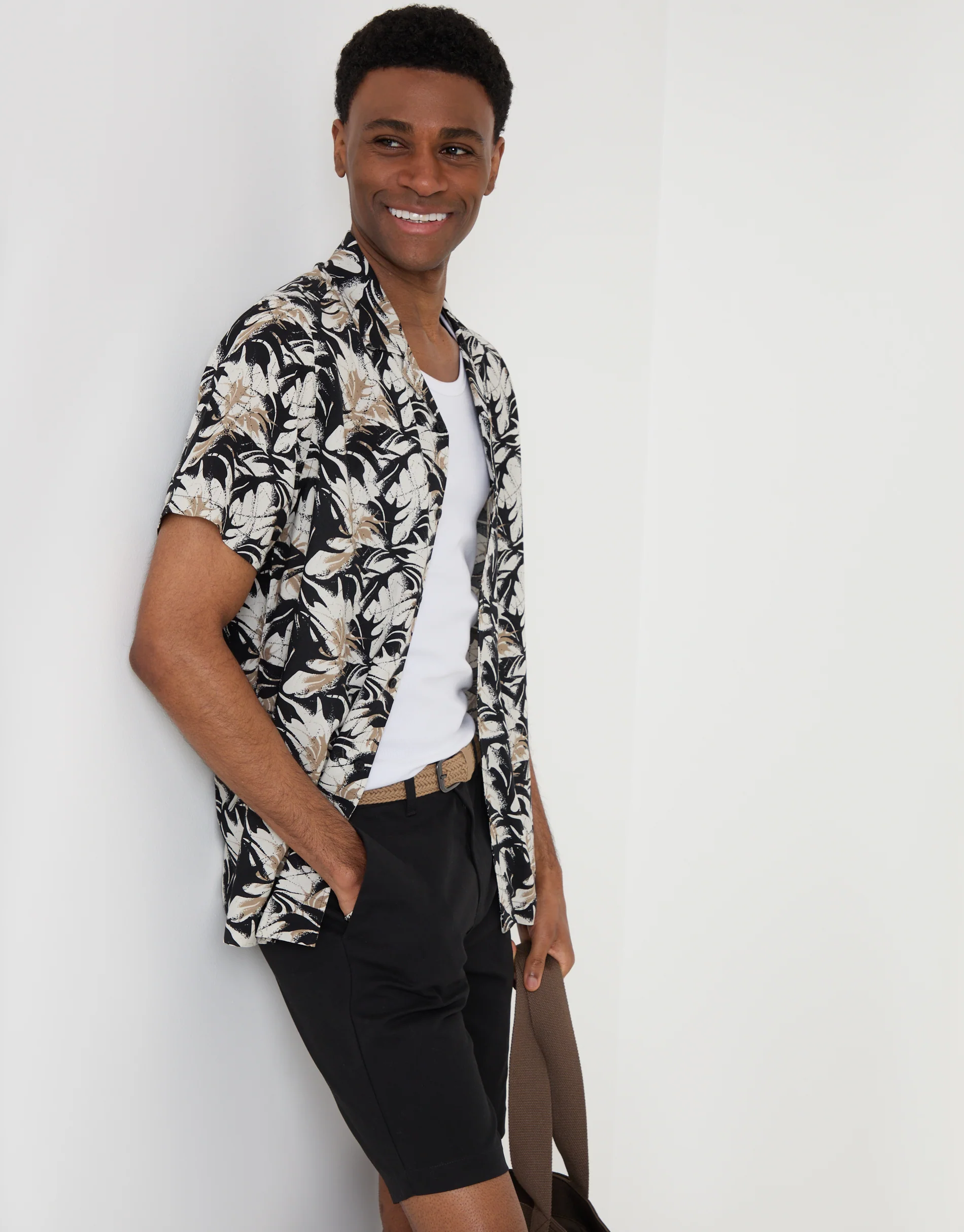 Relaxed Fit Abstract Print Short Sleeve Shirt in Black