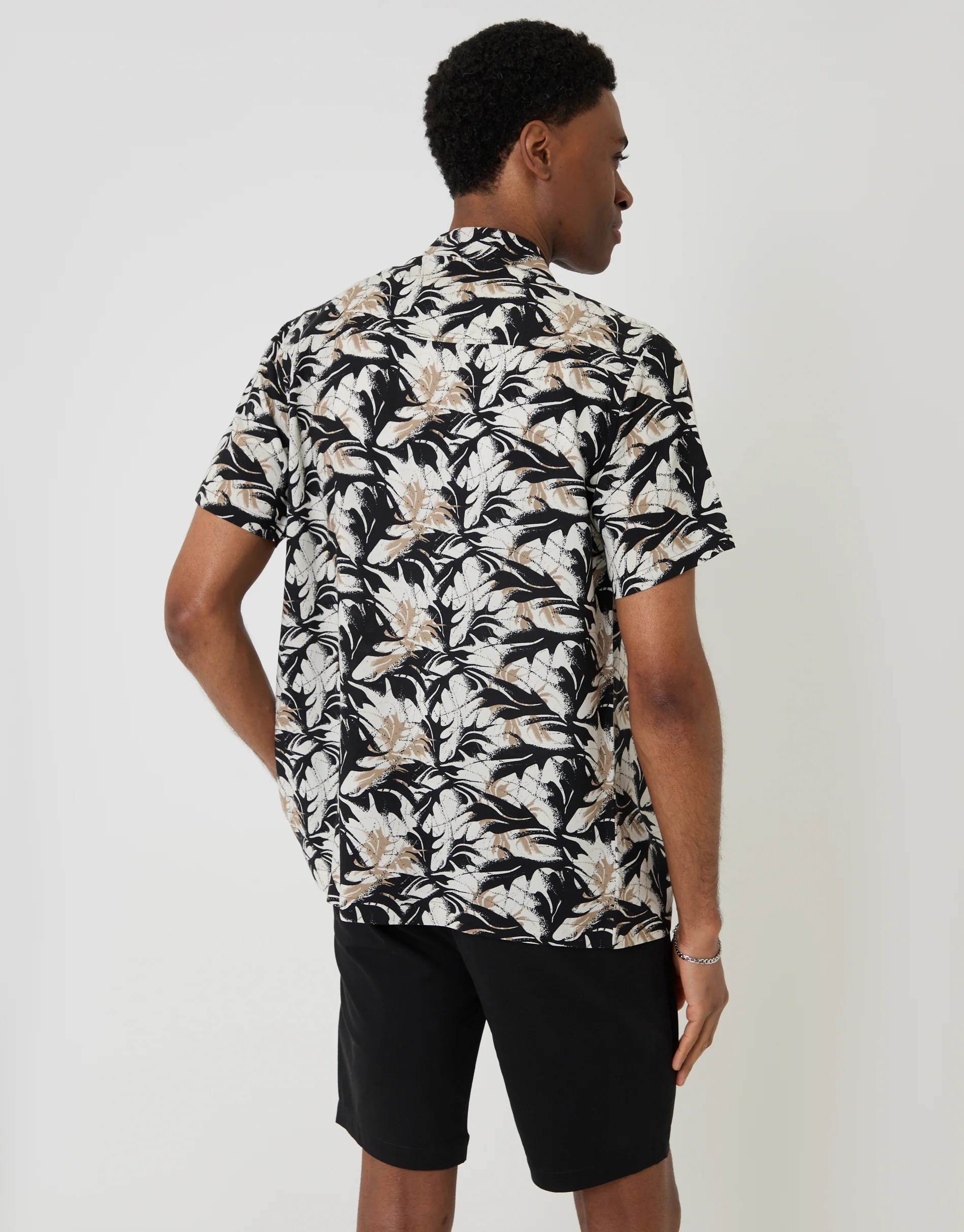 Relaxed Fit Abstract Print Short Sleeve Shirt in Black - Image 3