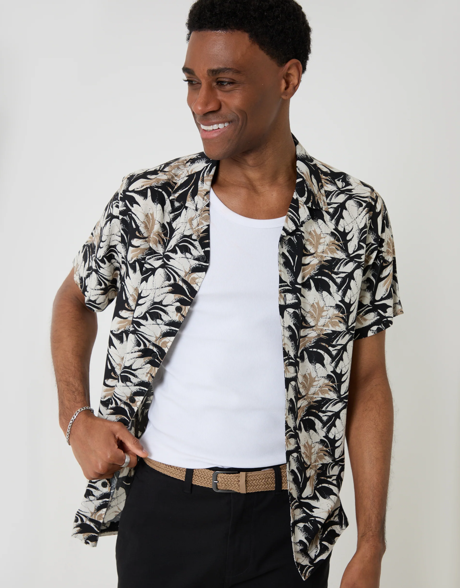 Relaxed Fit Abstract Print Short Sleeve Shirt in Black - Image 5