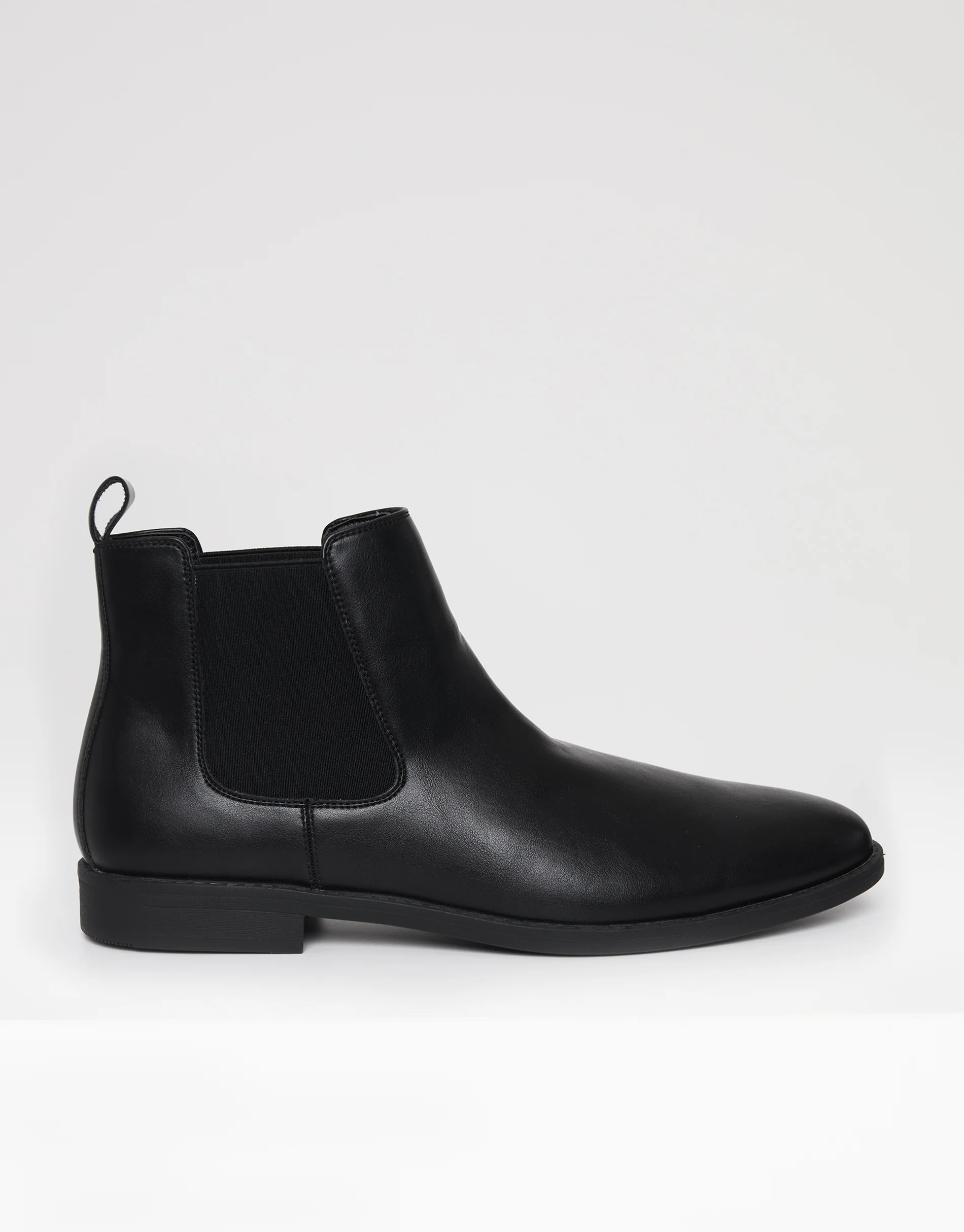Chelsea Boots in Black