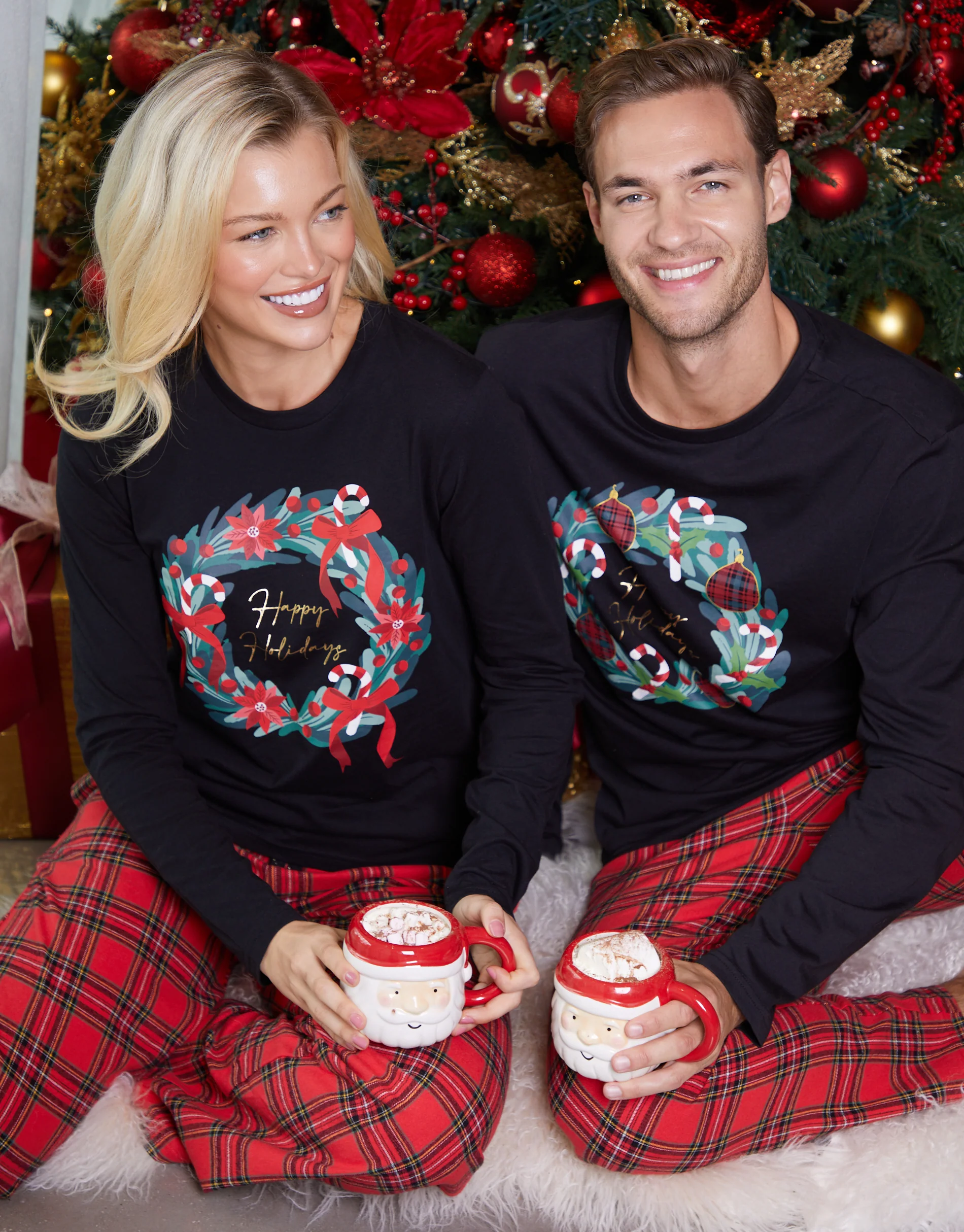 Christmas Wreath Long Pyjama Set in Black - Image 2