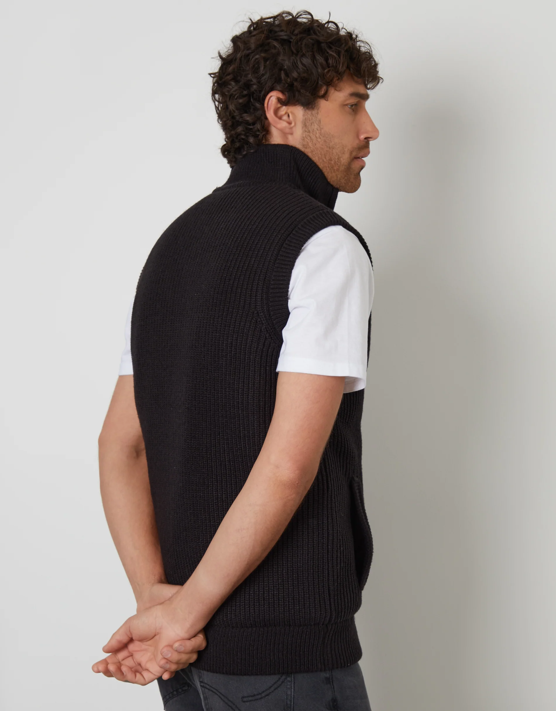 Knitted Quilted Gilet in Black - Image 2