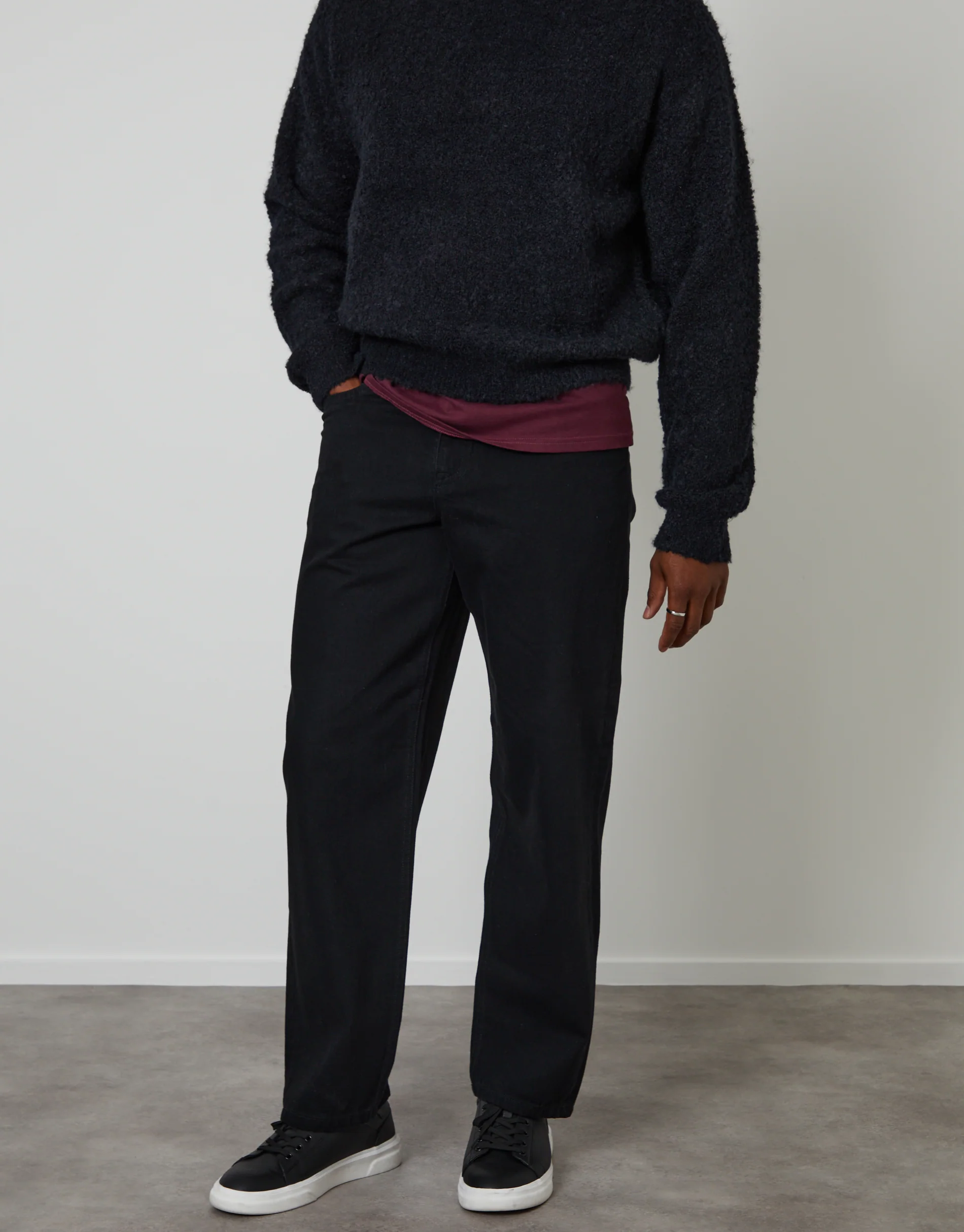 Loose Fit Jeans in Black - Image 2