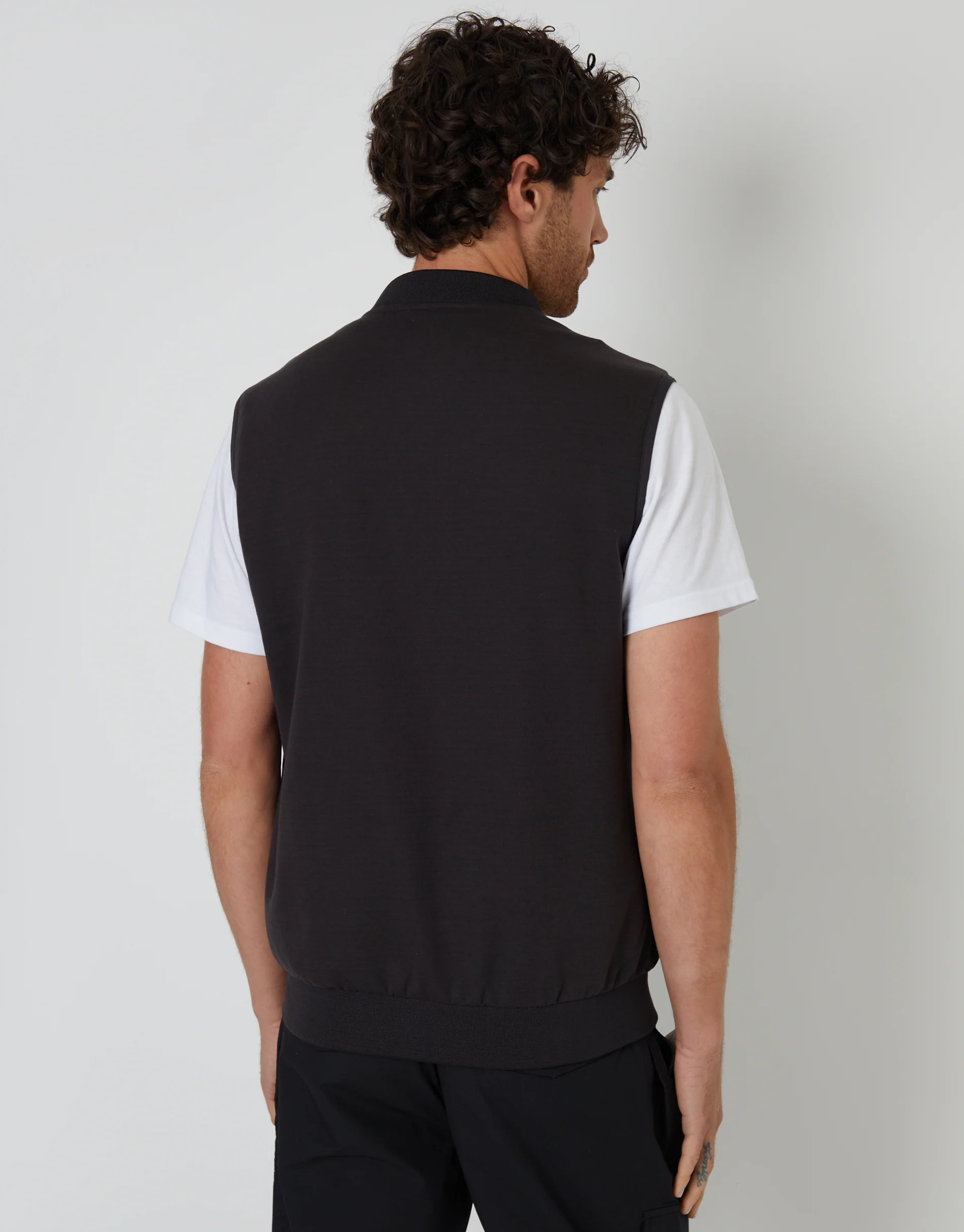 Quilted Hybrid Gilet in Black - Image 2