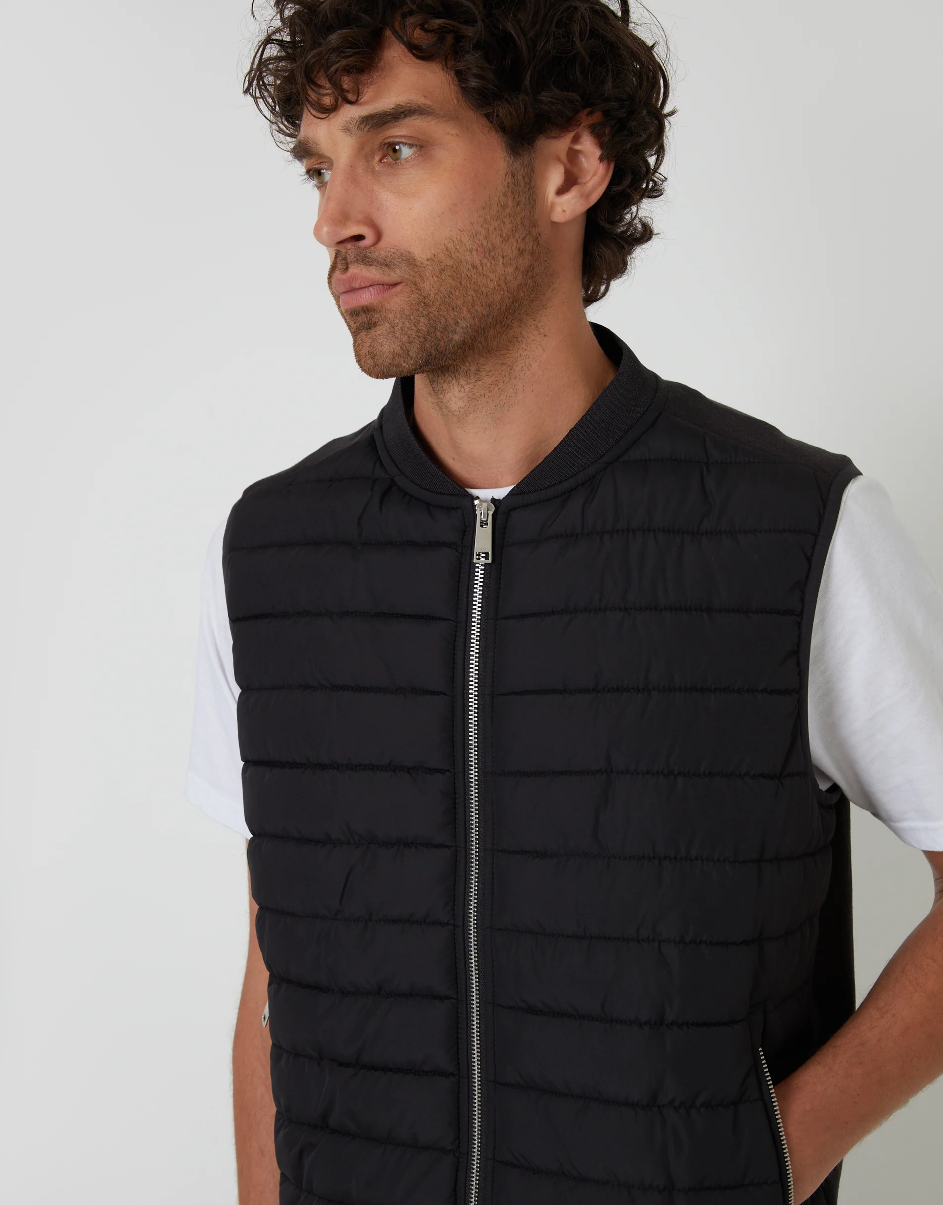 Quilted Hybrid Gilet in Black - Image 4