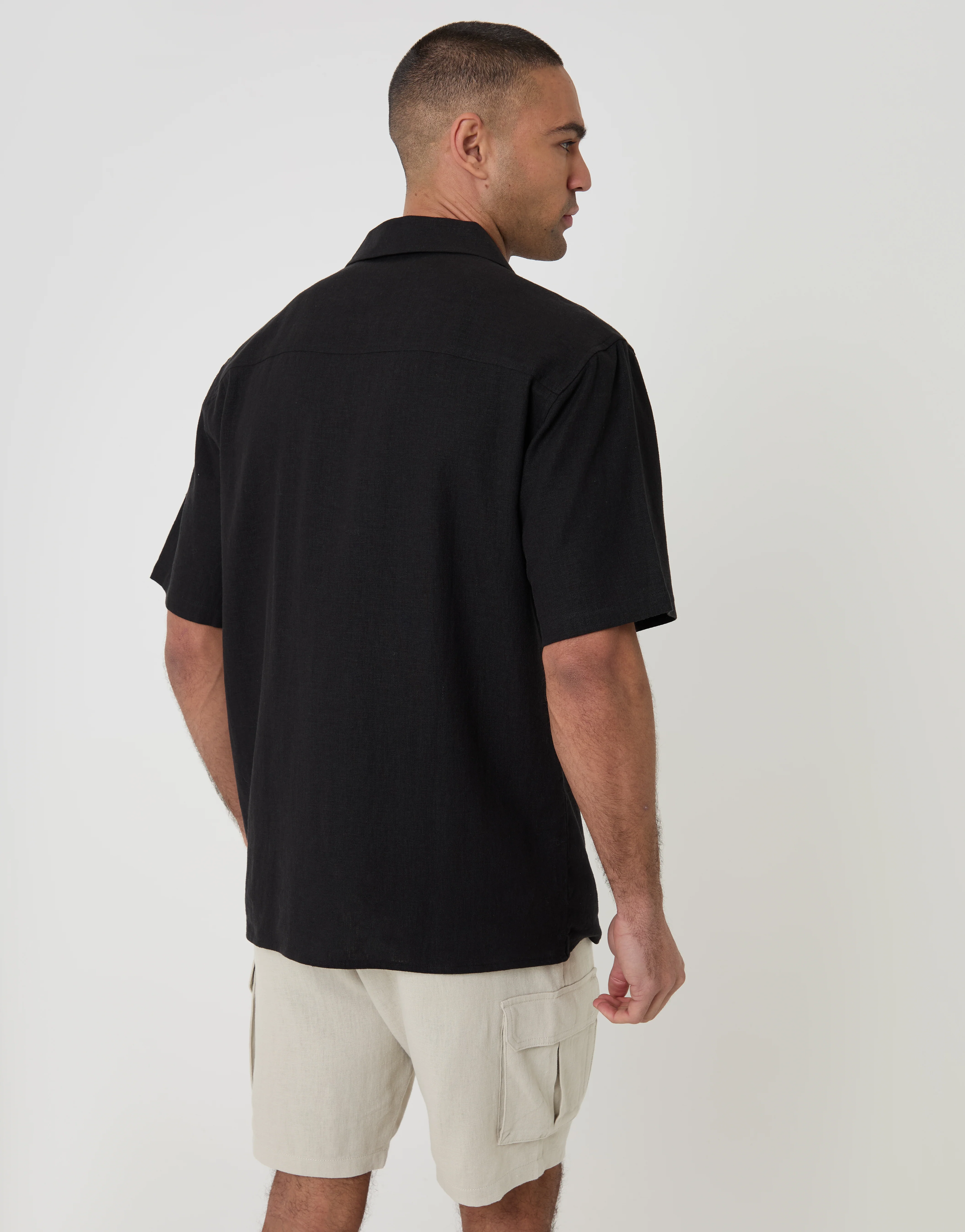 Relaxed Fit Linen Blend Short Sleeve Shirt in Black - Image 2