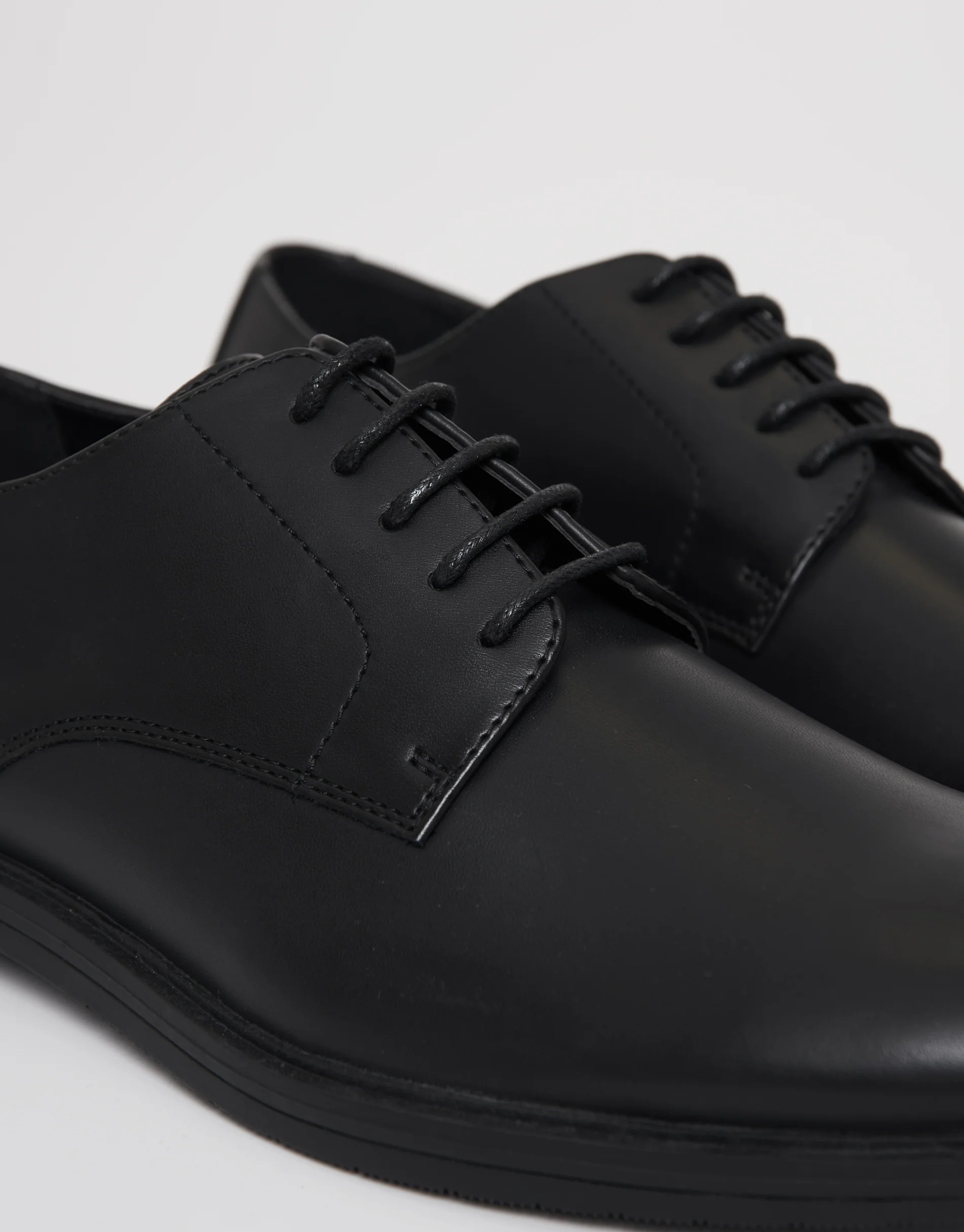 Smart Shoes in Black - Image 3