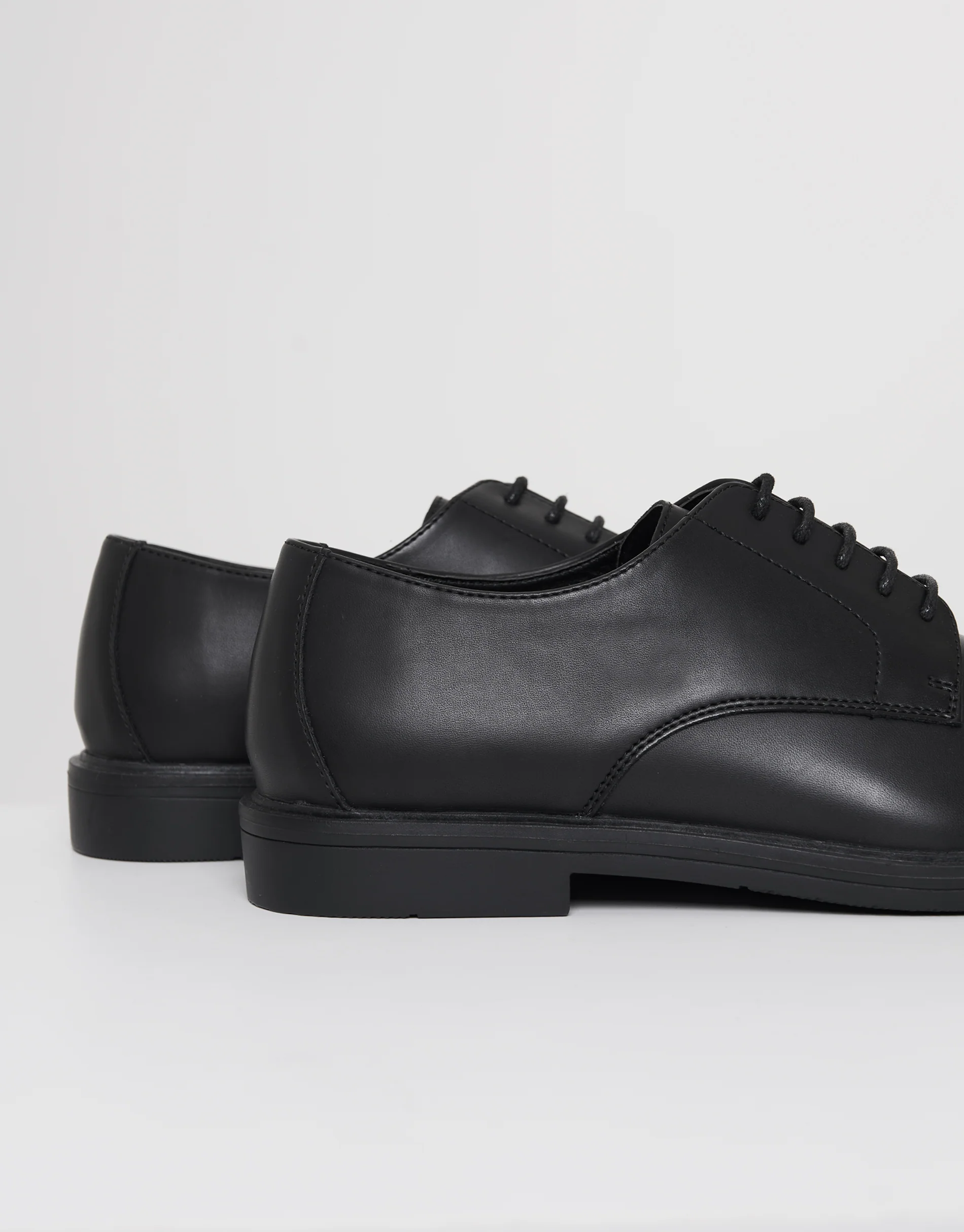 Smart Shoes in Black - Image 4