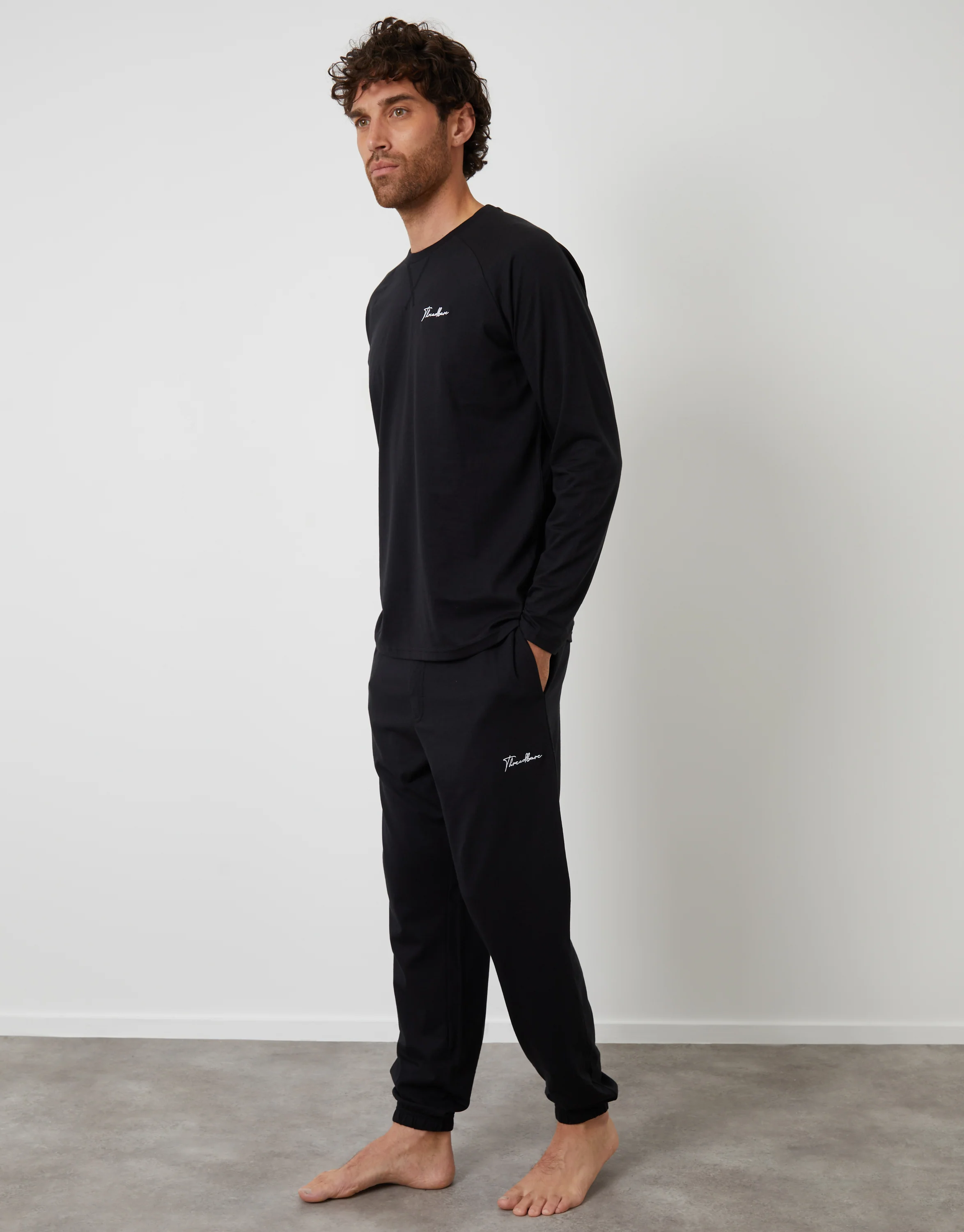 Sweatshirt & Jogger Lounge Set in Black