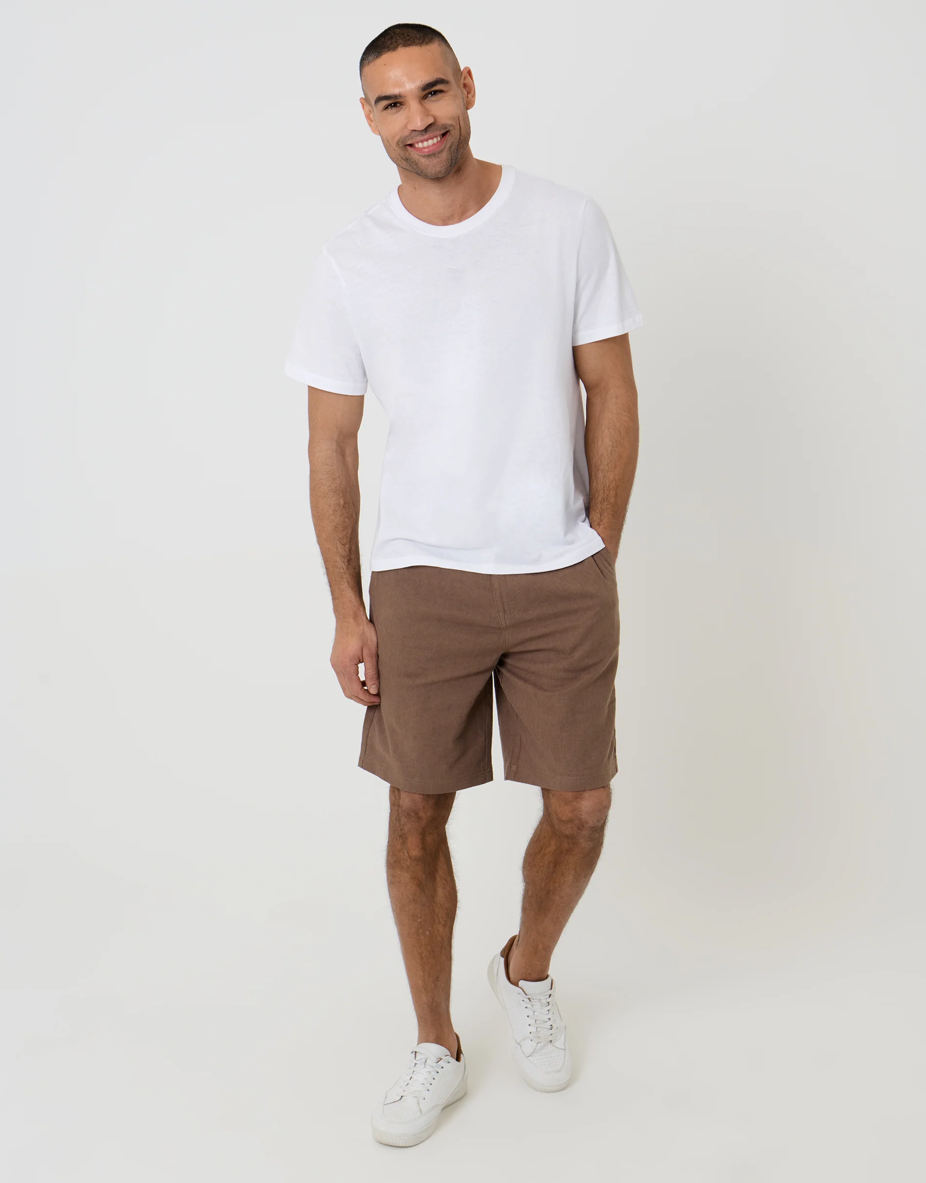 Linen Blend Shorts in Brown
