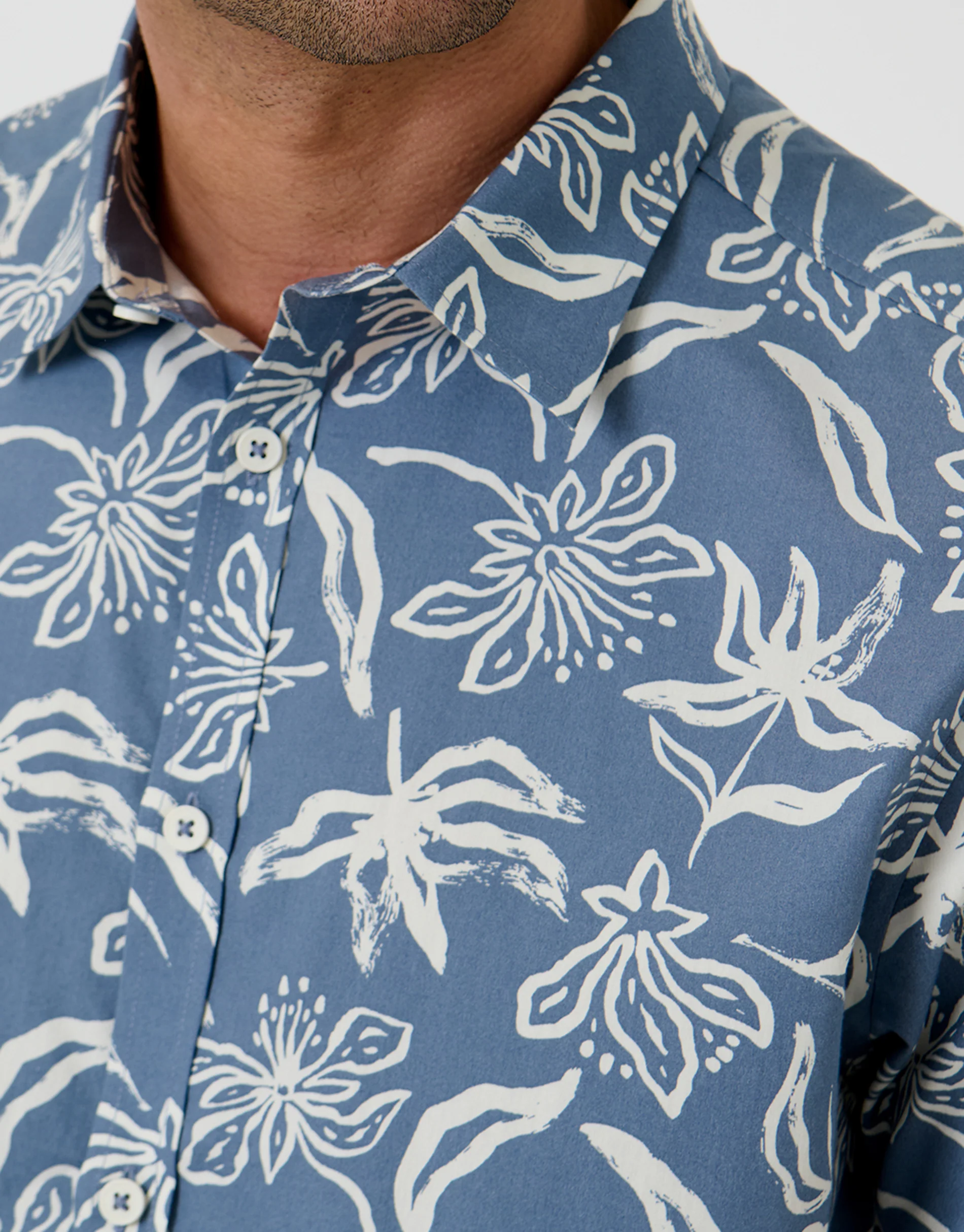 Tropical Print Cotton Poplin Short Sleeve Shirt in Denim Blue - Image 5