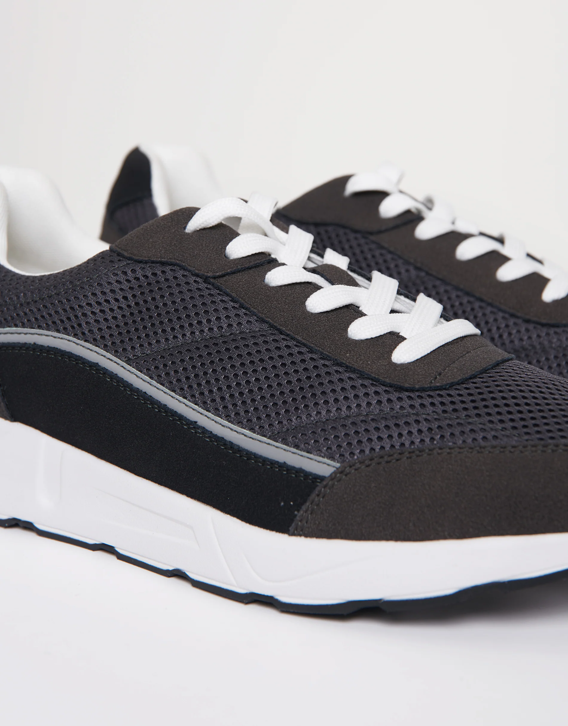 Retro Mixed Material Trainers in Grey - Image 3