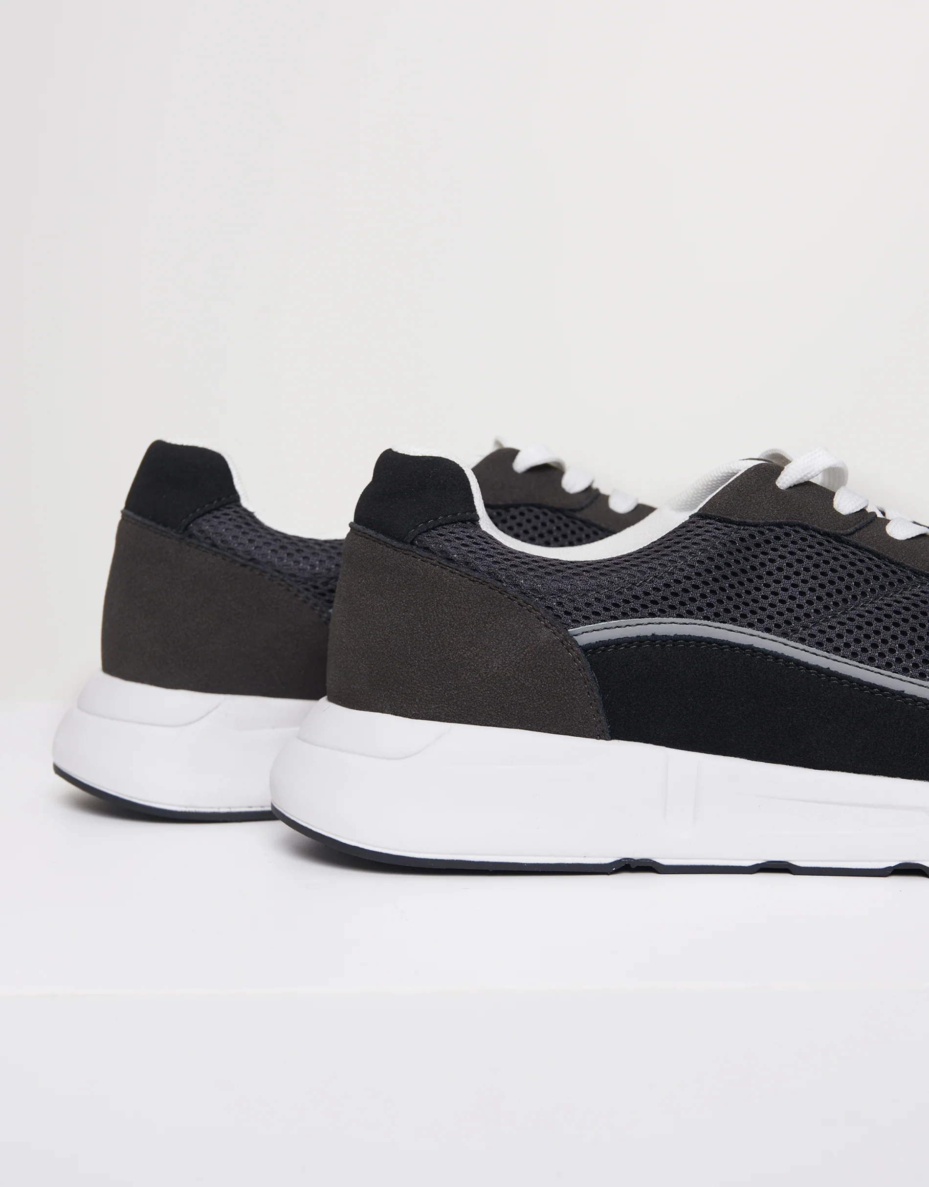 Retro Mixed Material Trainers in Grey - Image 4