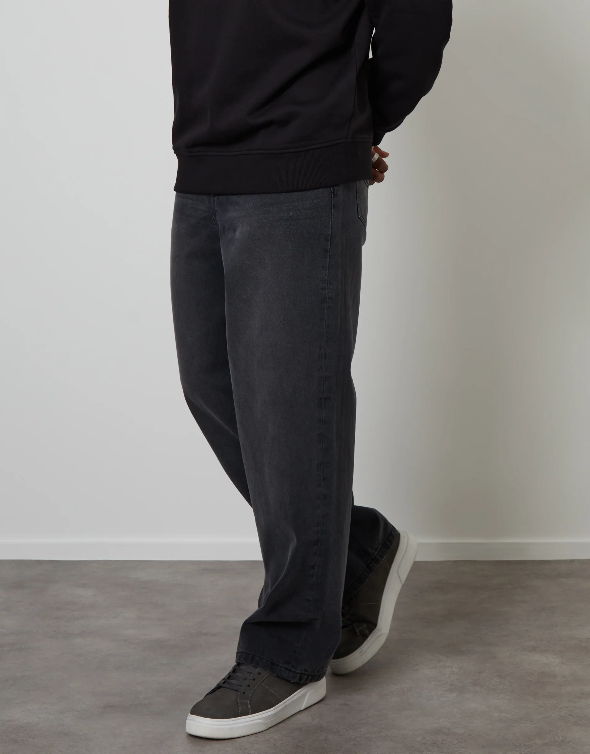 Baggy Fit Jeans in Grey Wash - Image 3
