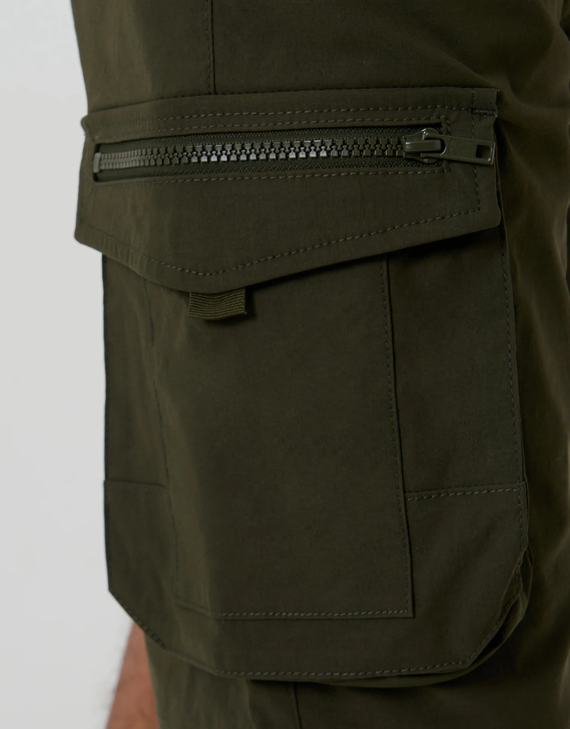 Elasticated Waist Stretch Cargo Shorts in Khaki Green - Image 5