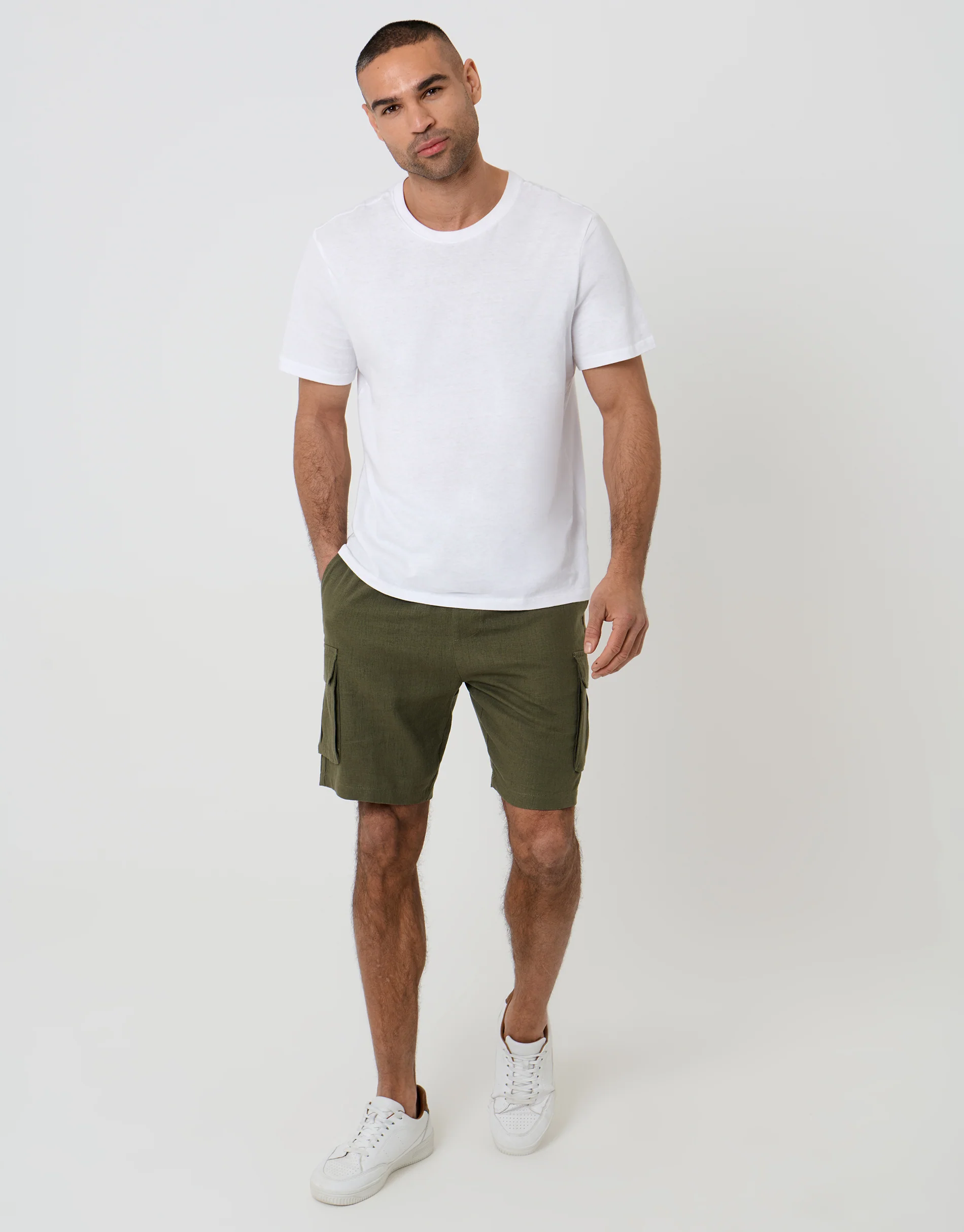 Linen Blend Cargo Shorts in Khaki Green