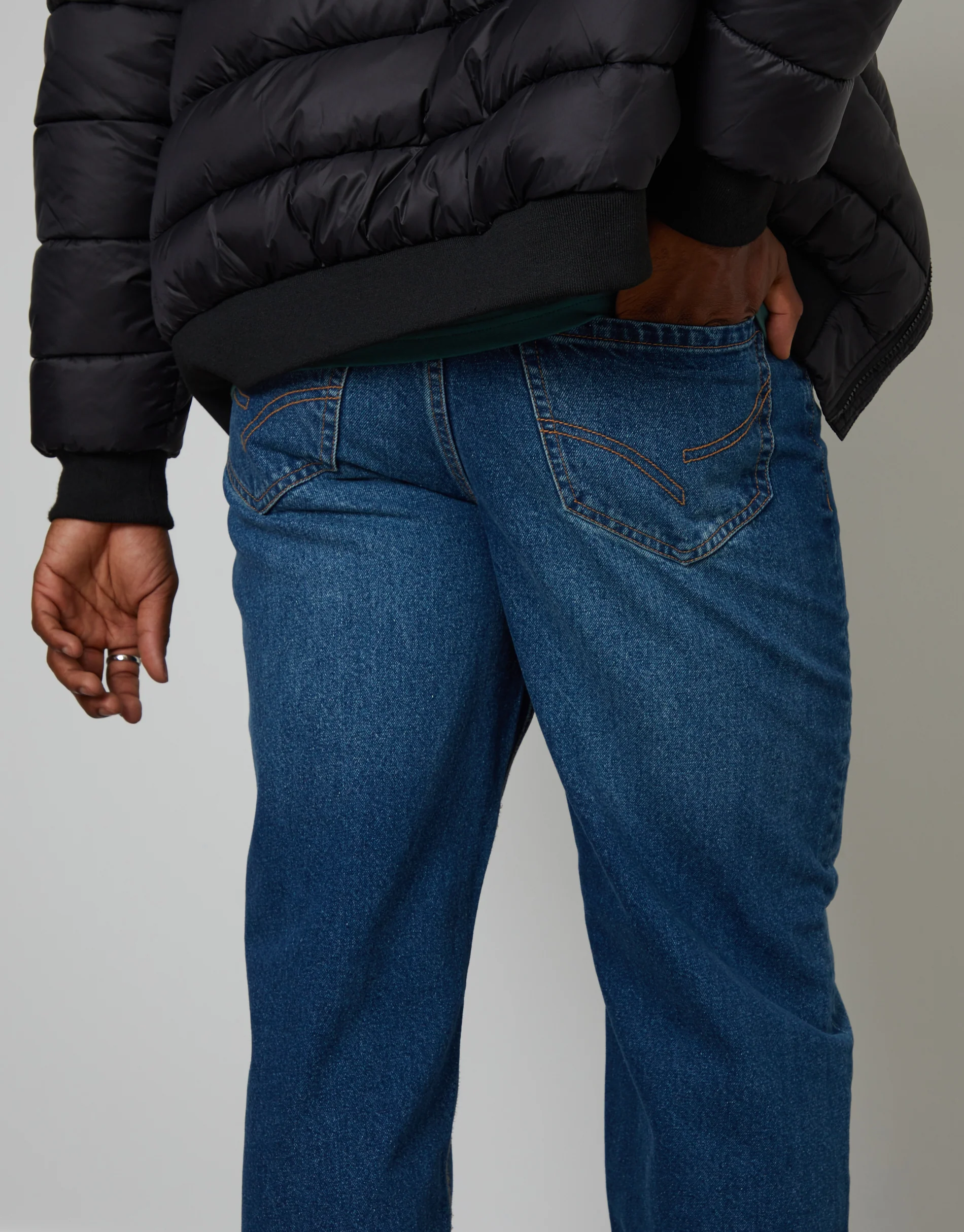 Loose Fit Jeans in Mid Wash - Image 3