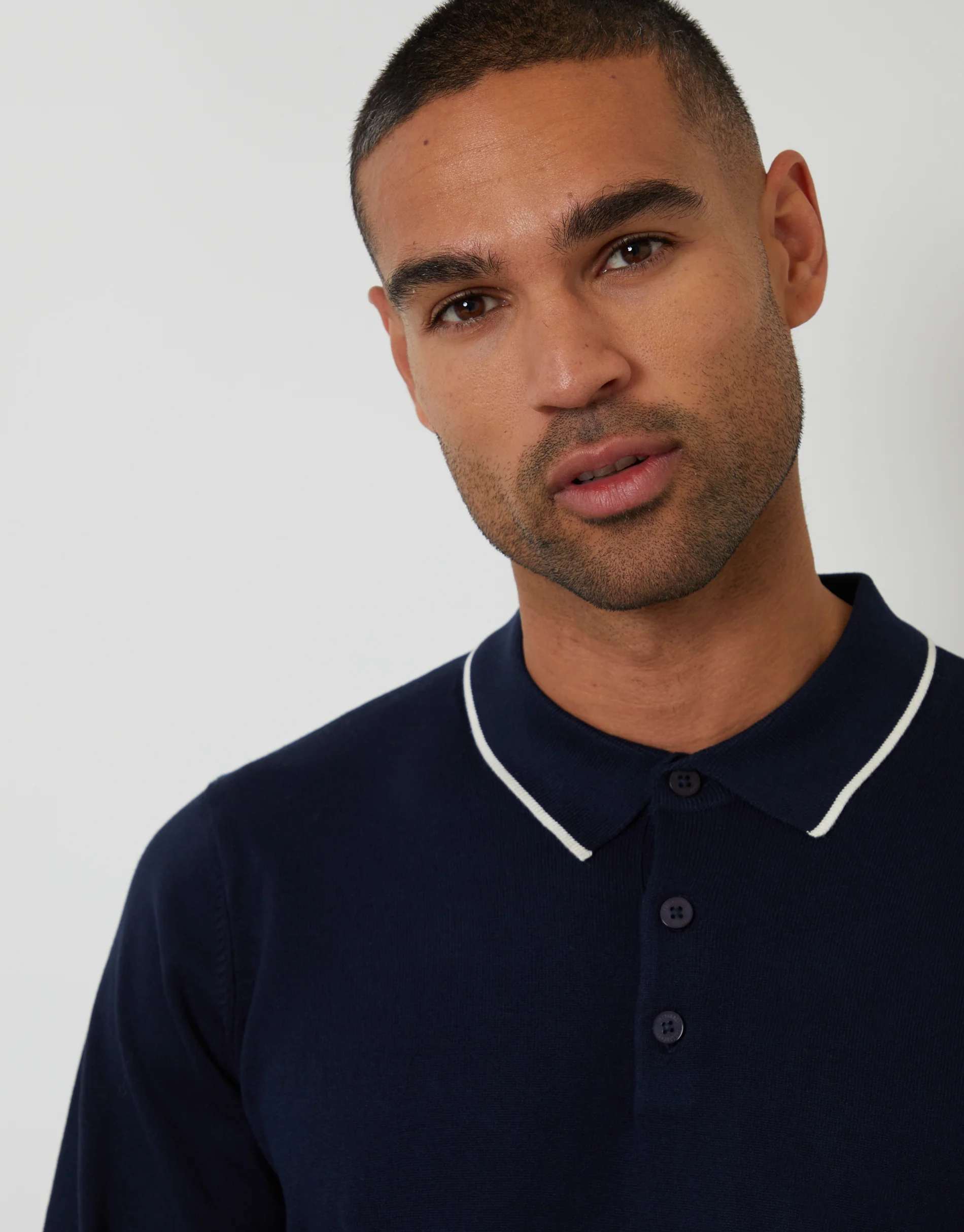 Knitted Long Sleeve Contrast Tipping Polo Jumper in Navy - Image 4