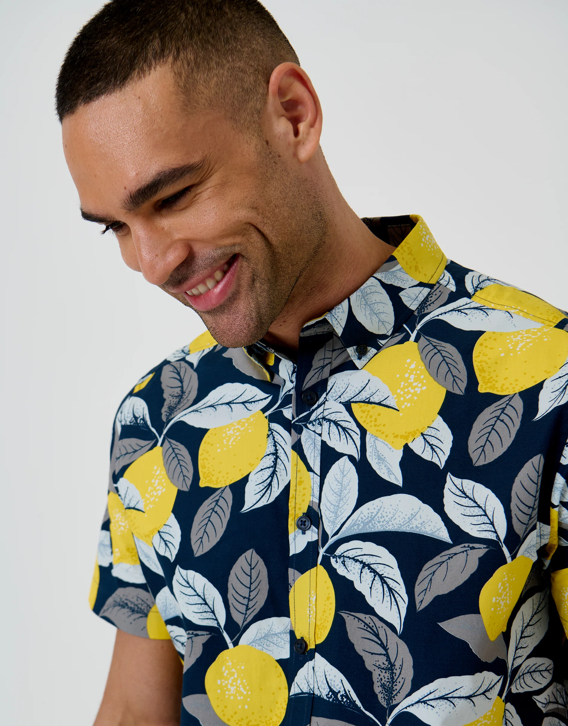 Lemon Print Cotton Poplin Short Sleeve Shirt in Navy - Image 4