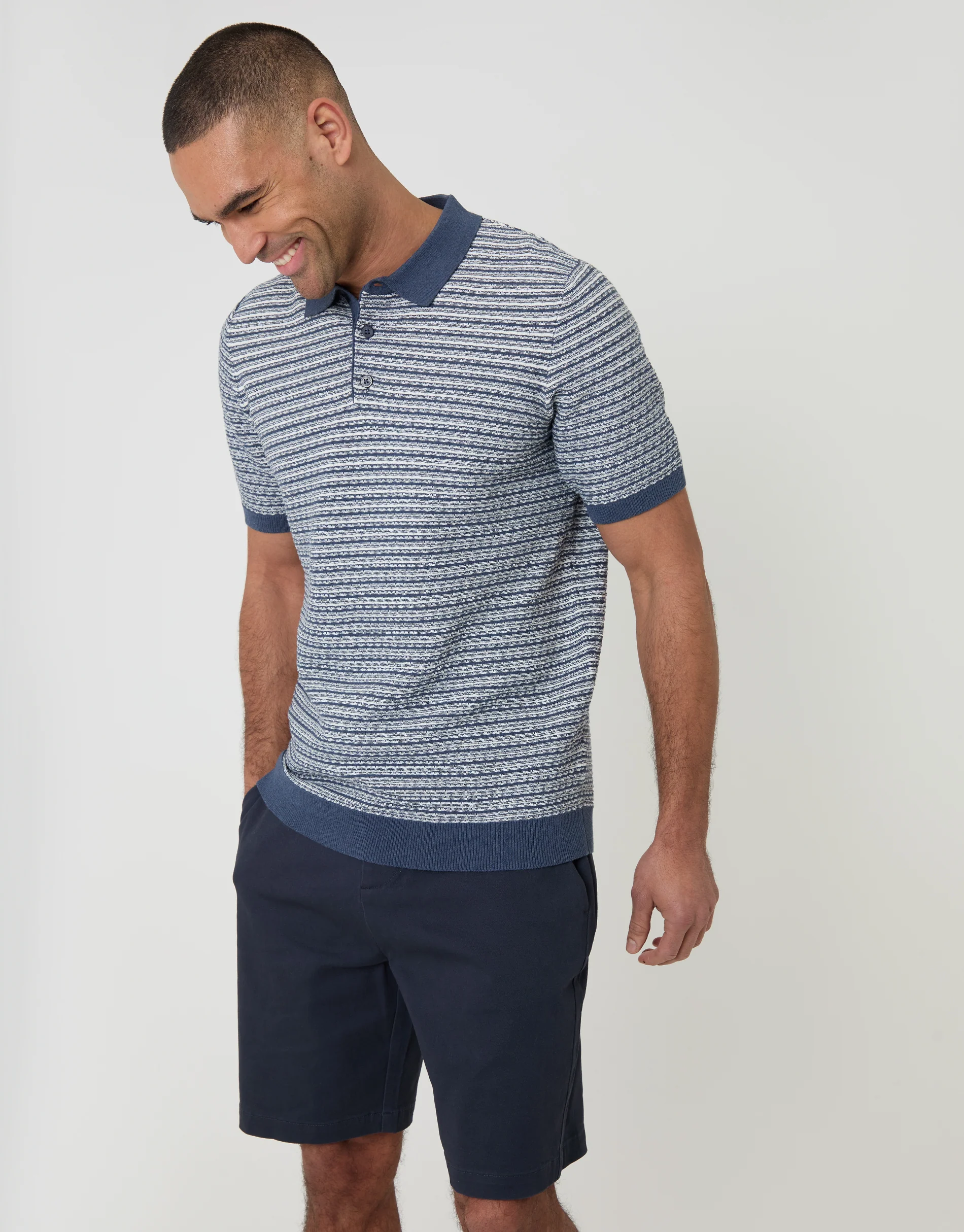 Regular Fit Stretch 3 Pocket Chino Shorts in Navy - Image 3