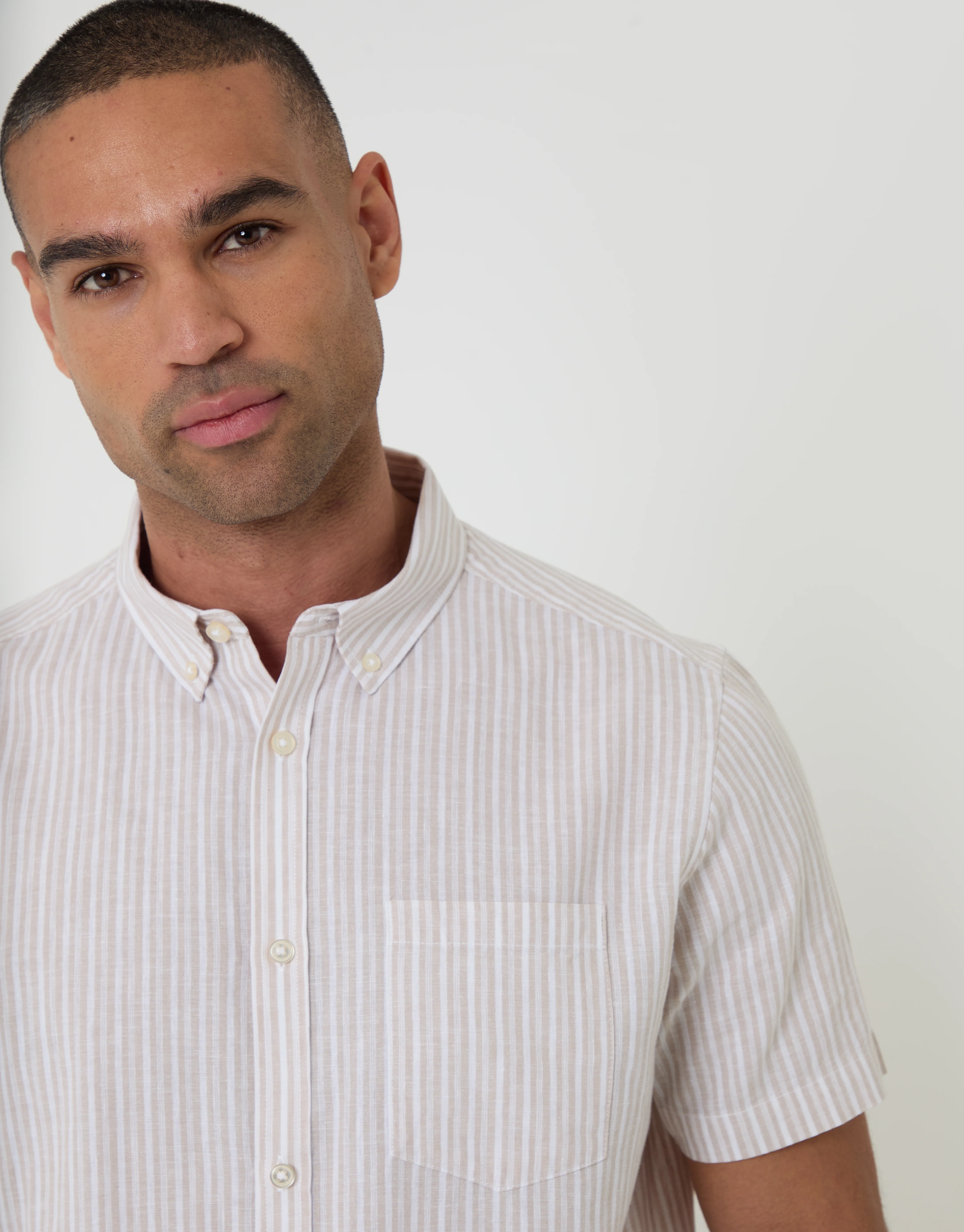 Linen Cotton Blend Short Sleeve Shirt in Stone Stripe - Image 4
