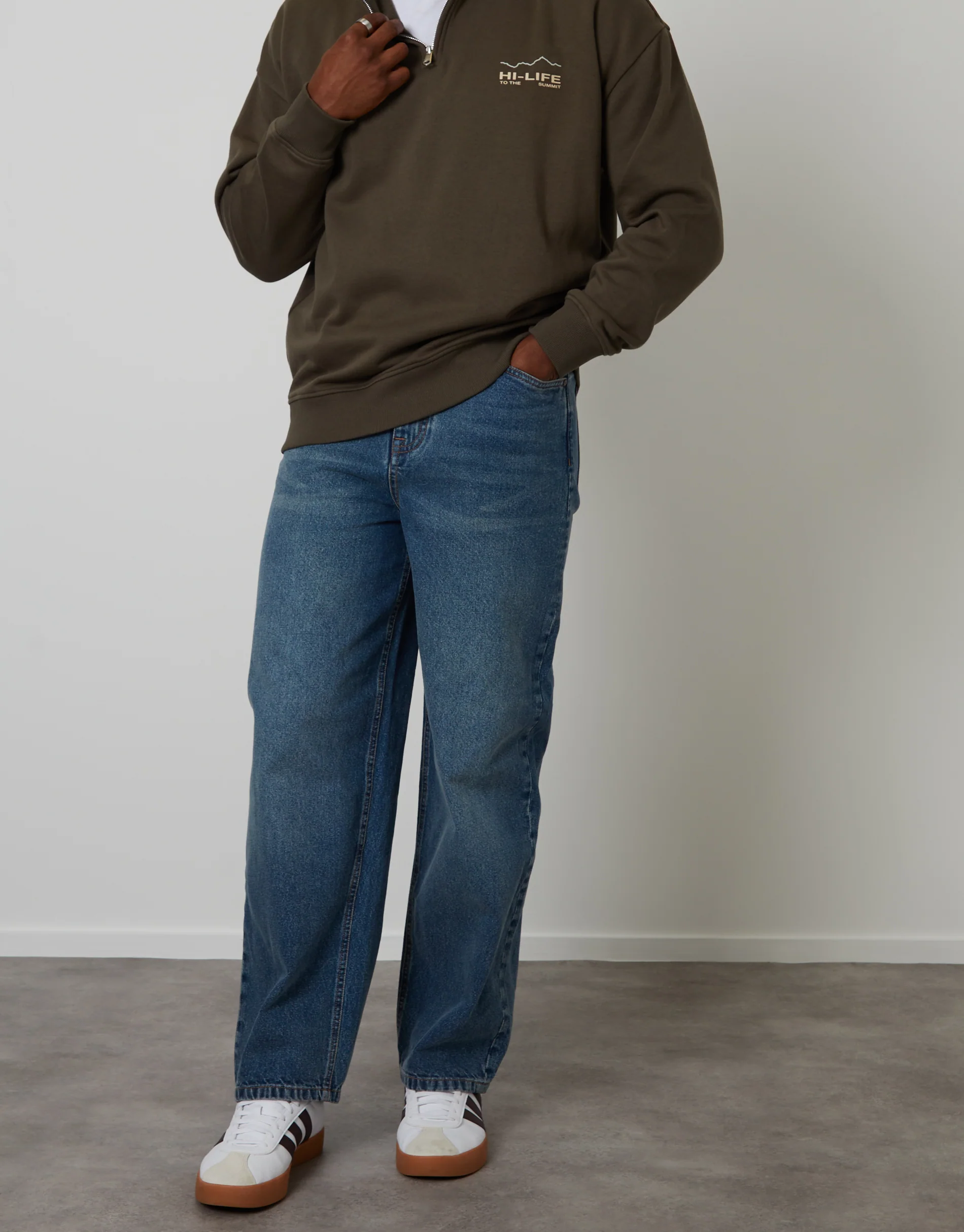 Baggy Fit Jeans in Light Wash - Image 2