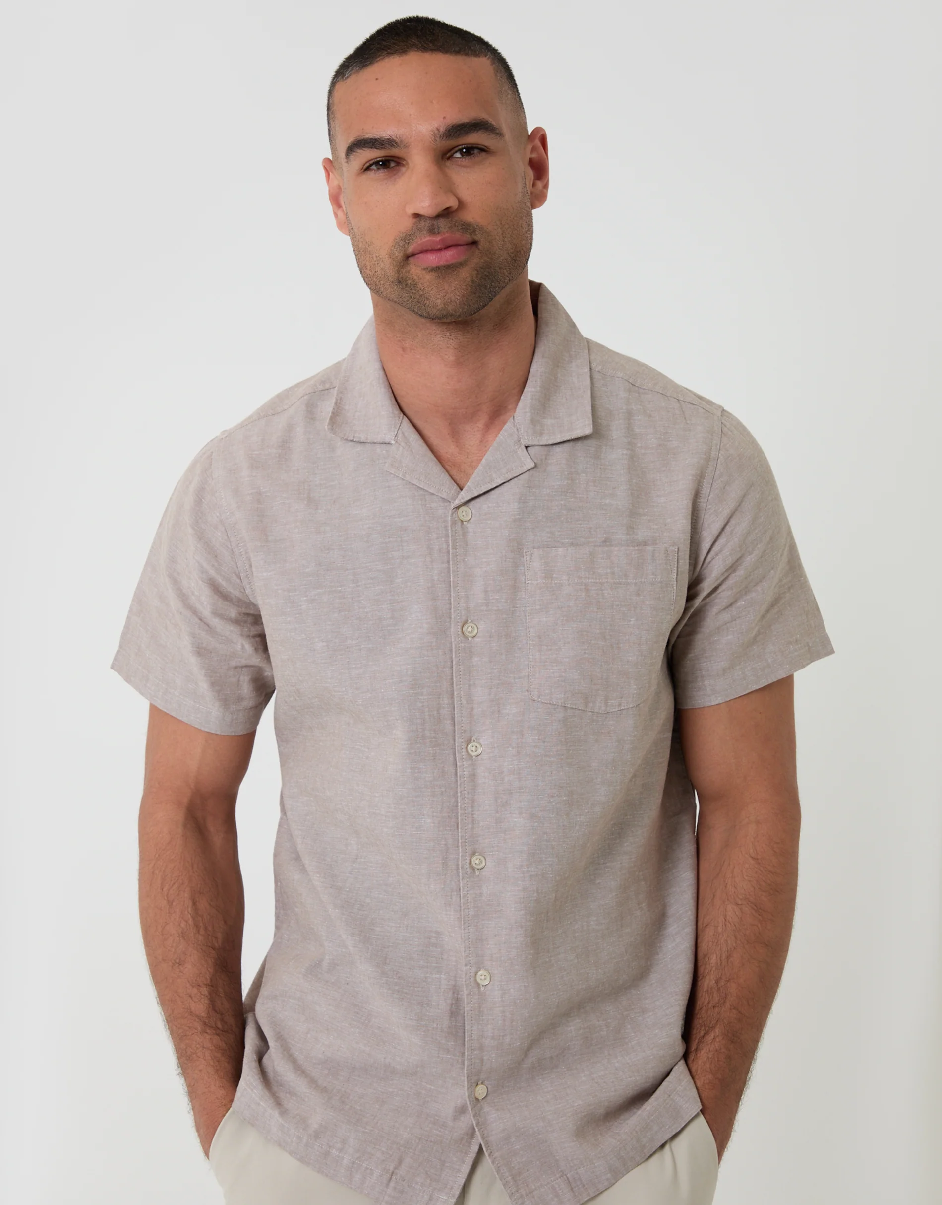 Linen Cotton Blend Short Sleeve Shirt in Taupe - Image 4