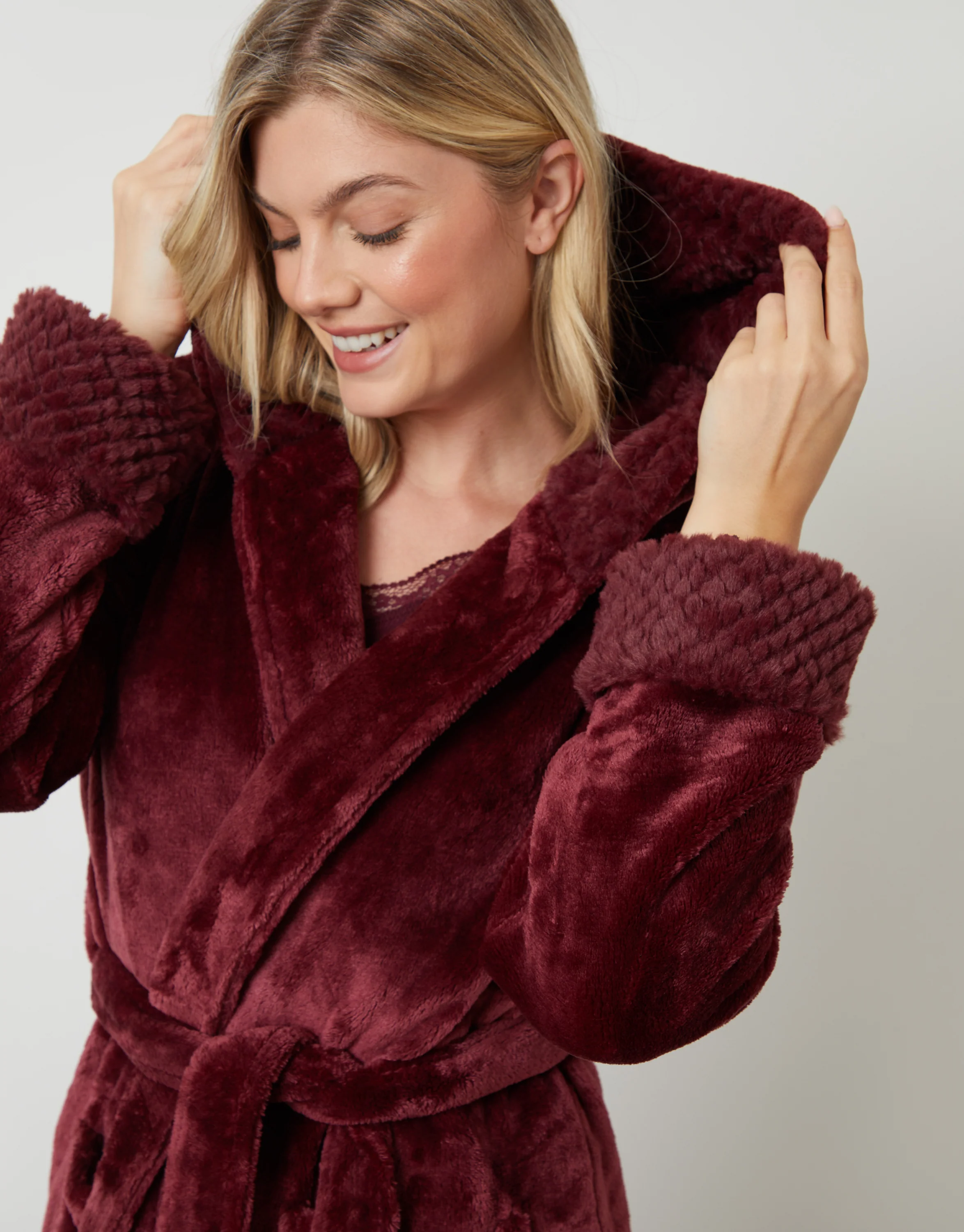 Soft Faux Fur Trim Dressing Gown in Berry Red - Image 2