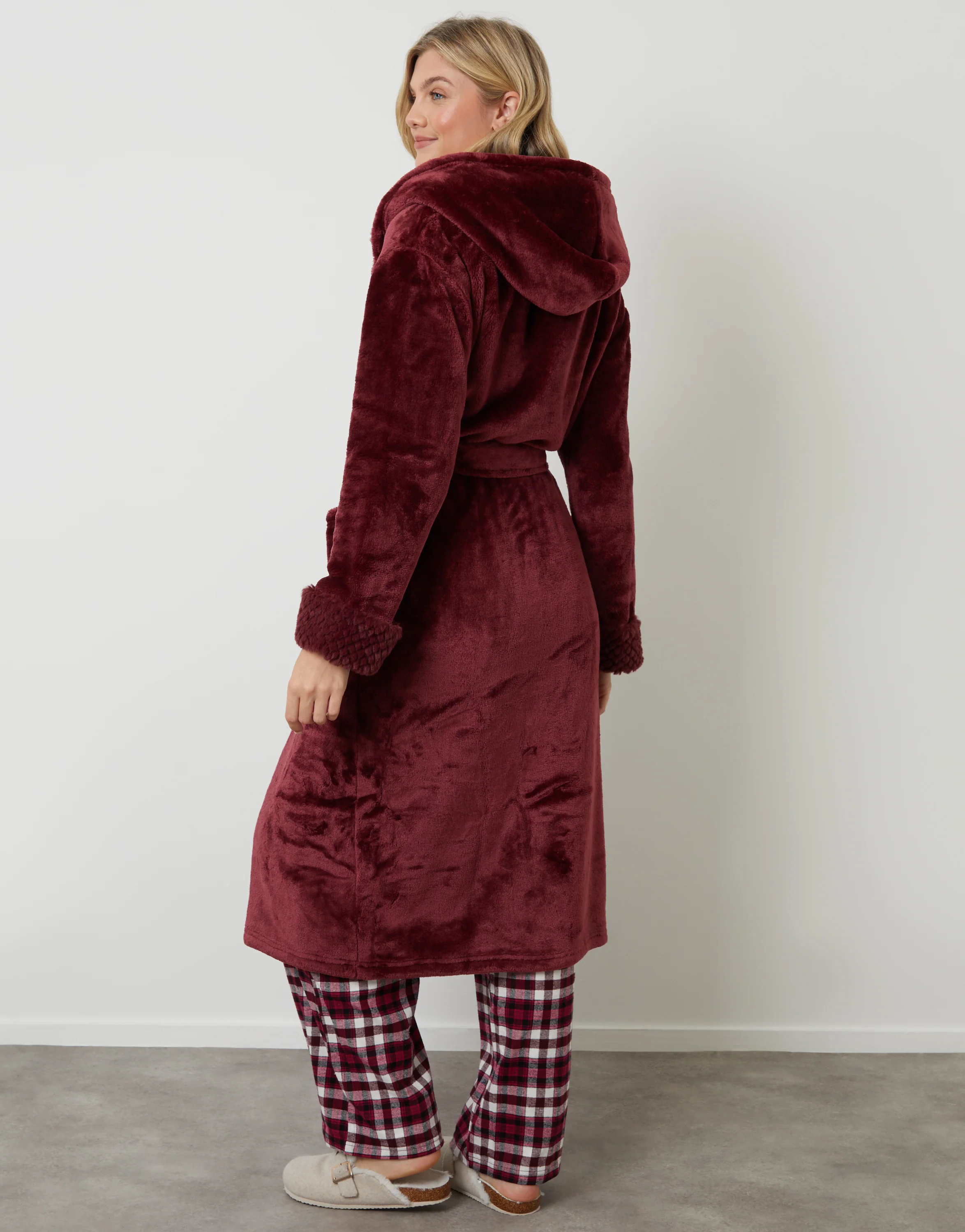 Soft Faux Fur Trim Dressing Gown in Berry Red - Image 4