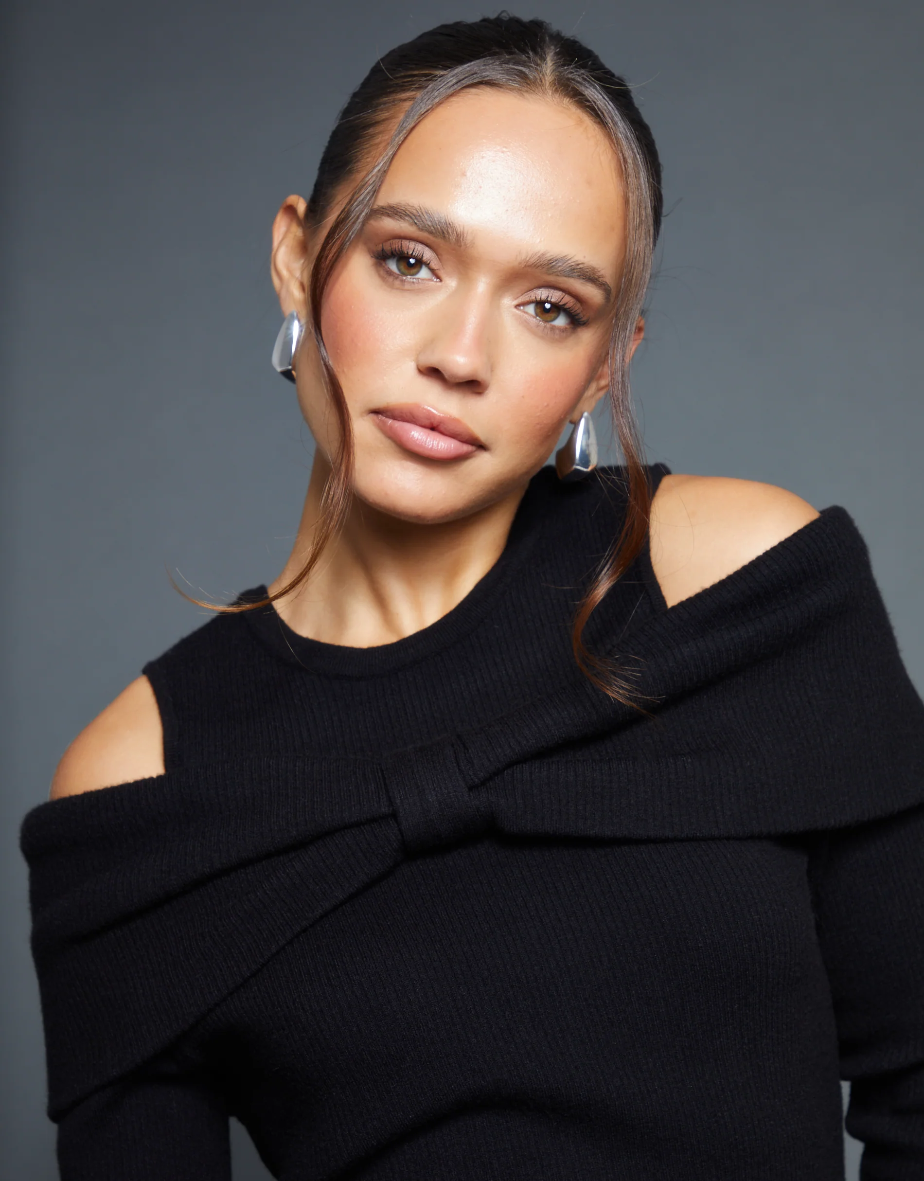 Cold Shoulder Bow Detail Knitted Jumper in Black - Image 2