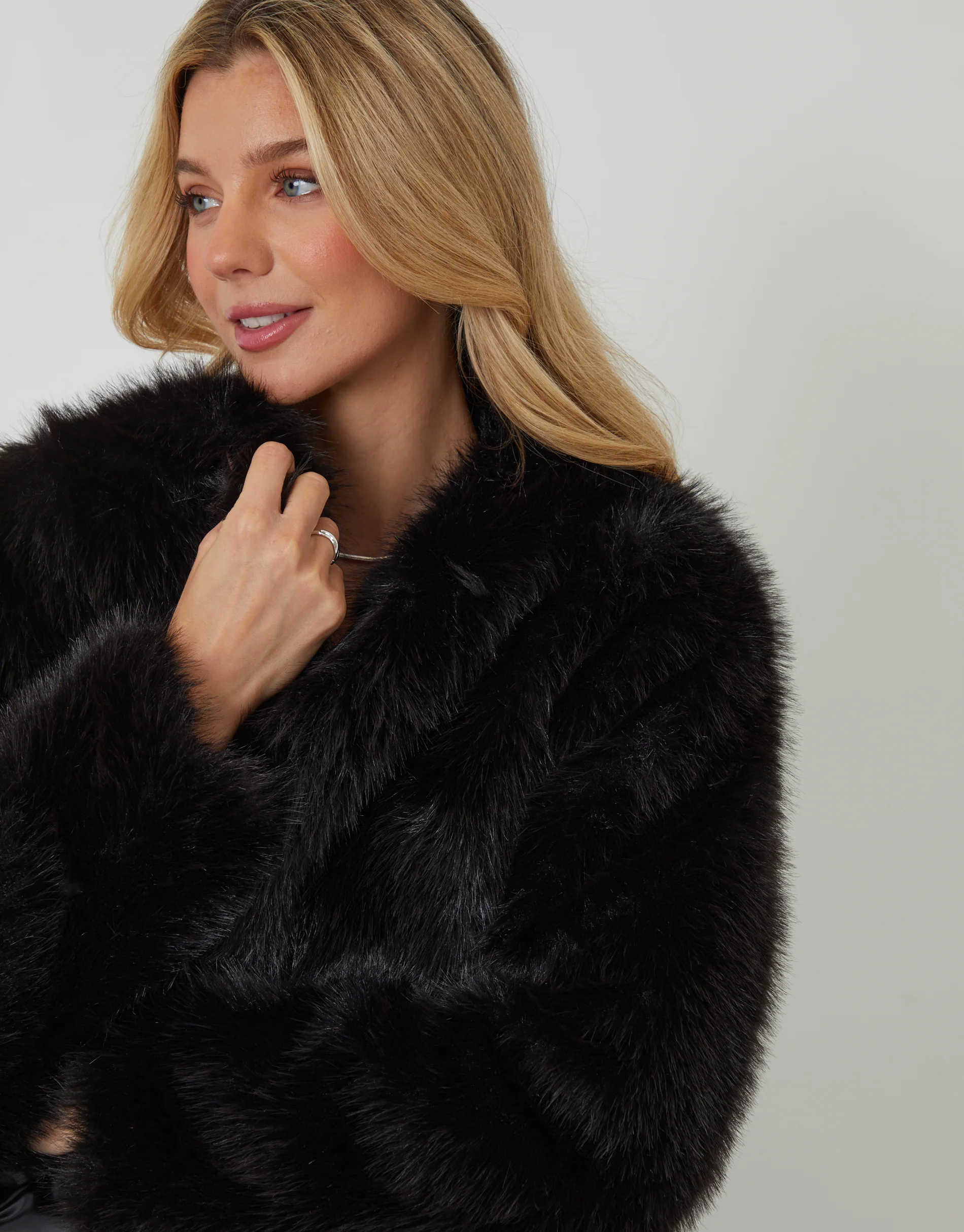 Collarless Faux Fur Coat in Black - Image 4
