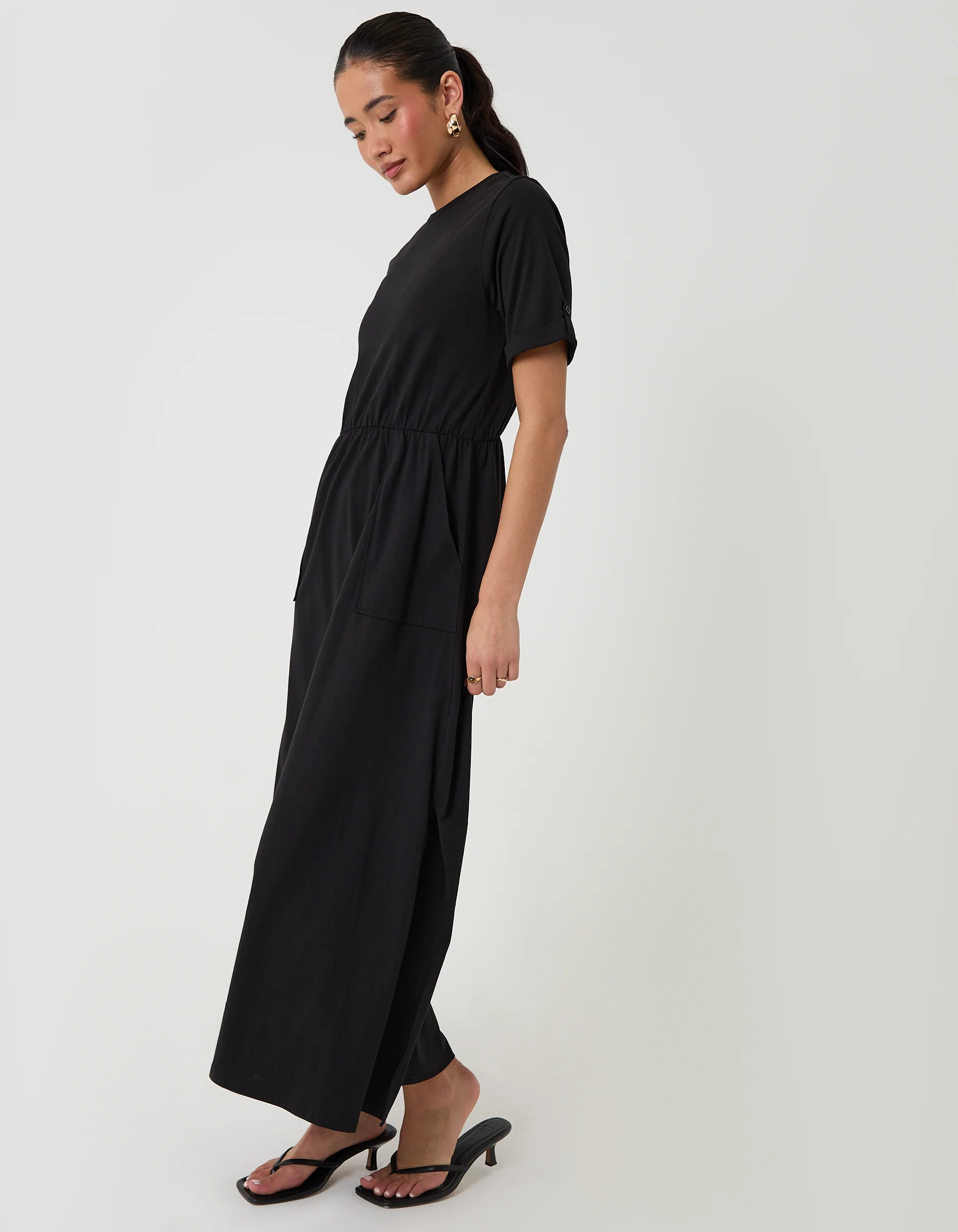 Crew Neck Jersey Midi Dress with Patch Pockets in Black - Image 4